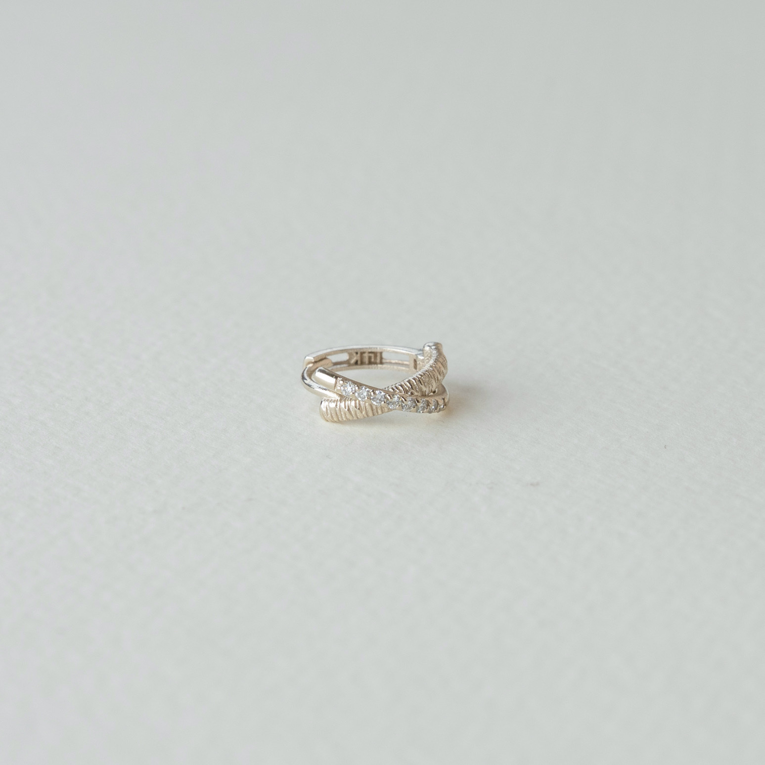 14K復古刻紋交叉真鑽耳圈