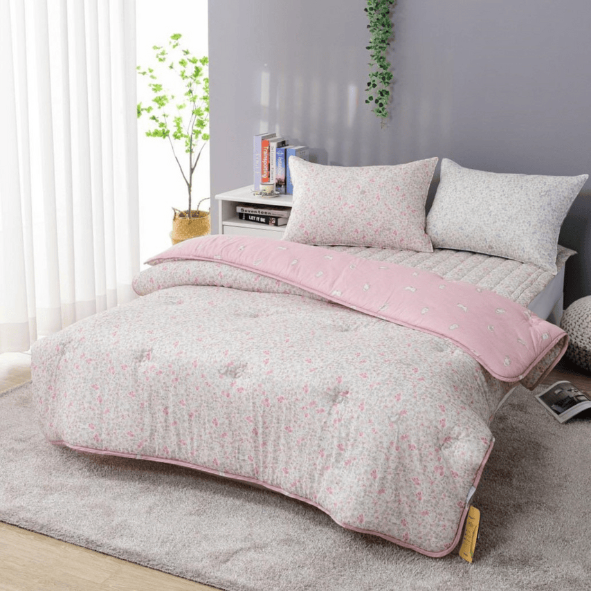 [韓國棉被] 天絲莫代爾・栗米棉填充｜灰白貓貓碎花 四季被 2色（關鍵字：GJ65）