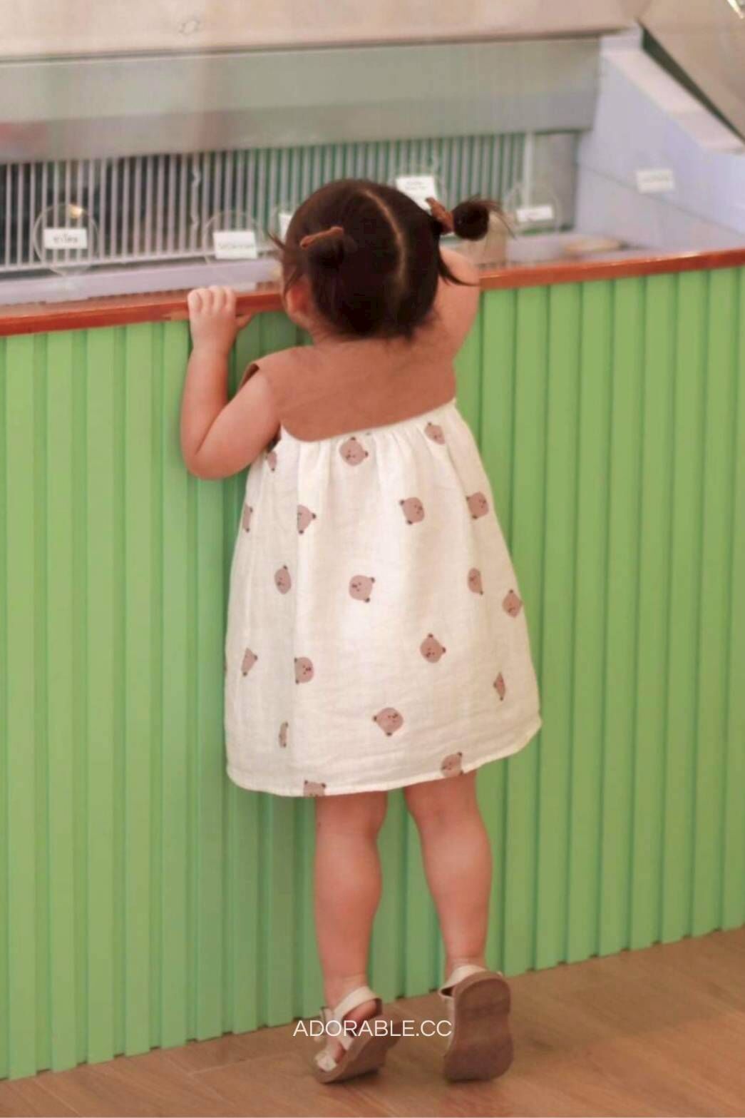 泰國 小熊印花大領口洋裝