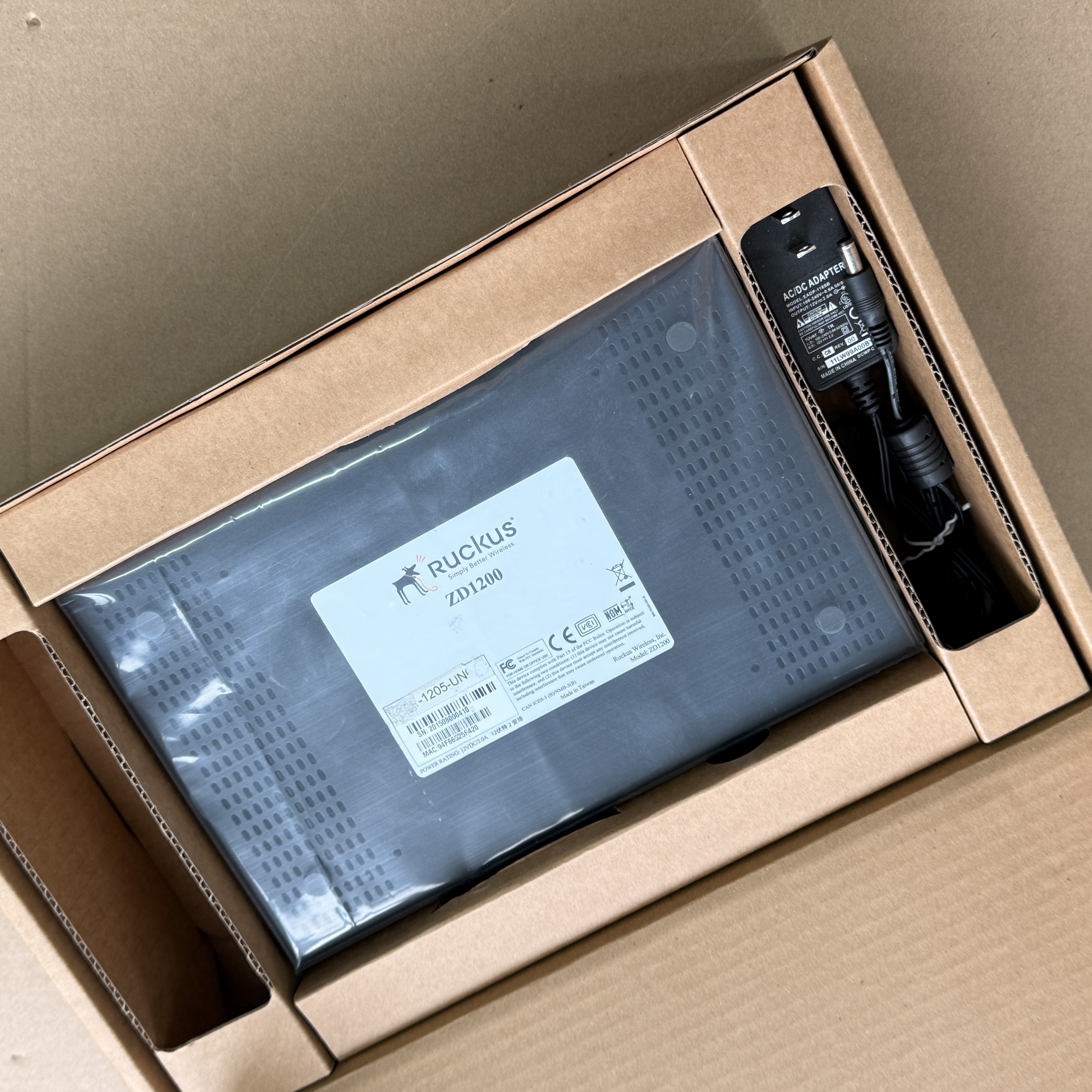 901-1205-UN00 RUCKUS ZONEDIRECTOR 1200, LICENSED FOR UP TO 5 ACCESS POINTS