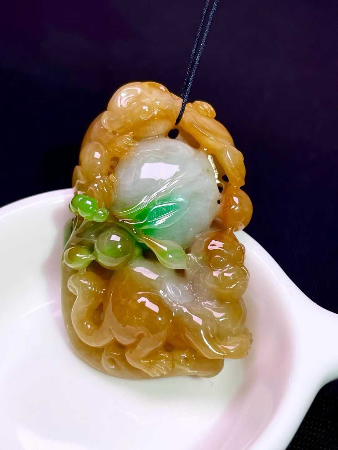 320411 翡翠靈猴獻壽吊墜