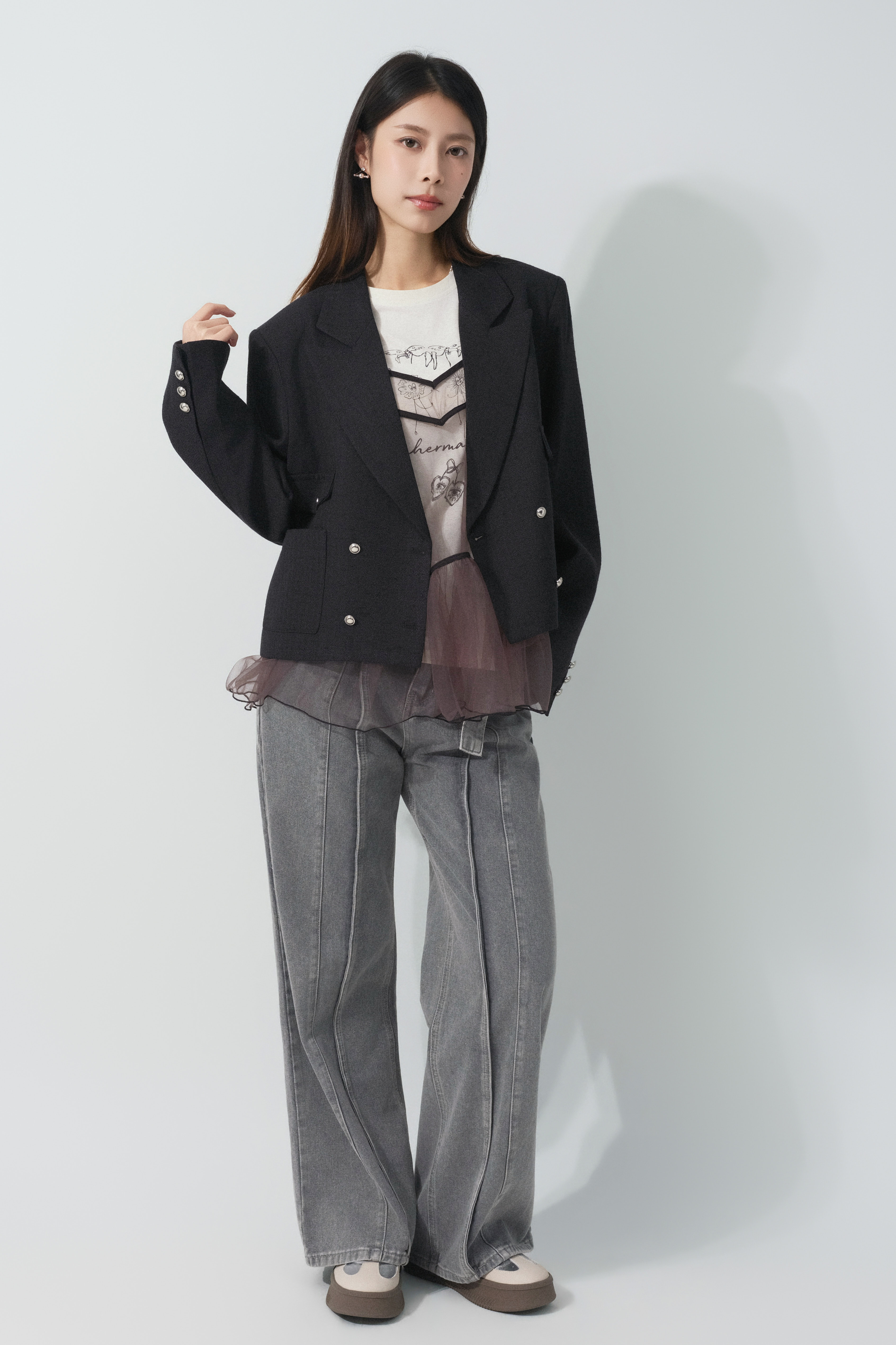 SS26_0032（西裝外套＋Tee＋吊帶＋牛仔褲）