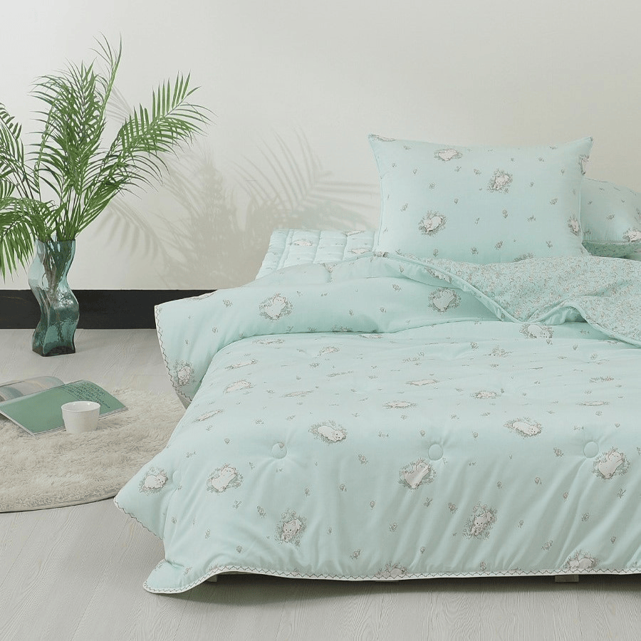 [韓國棉被] 超細莫代爾・「空氣感面料」・超舒服・生物水洗・防塵滿防敏抗菌 | 雛菊小貓 四季被 2色（關鍵字：GJ1）