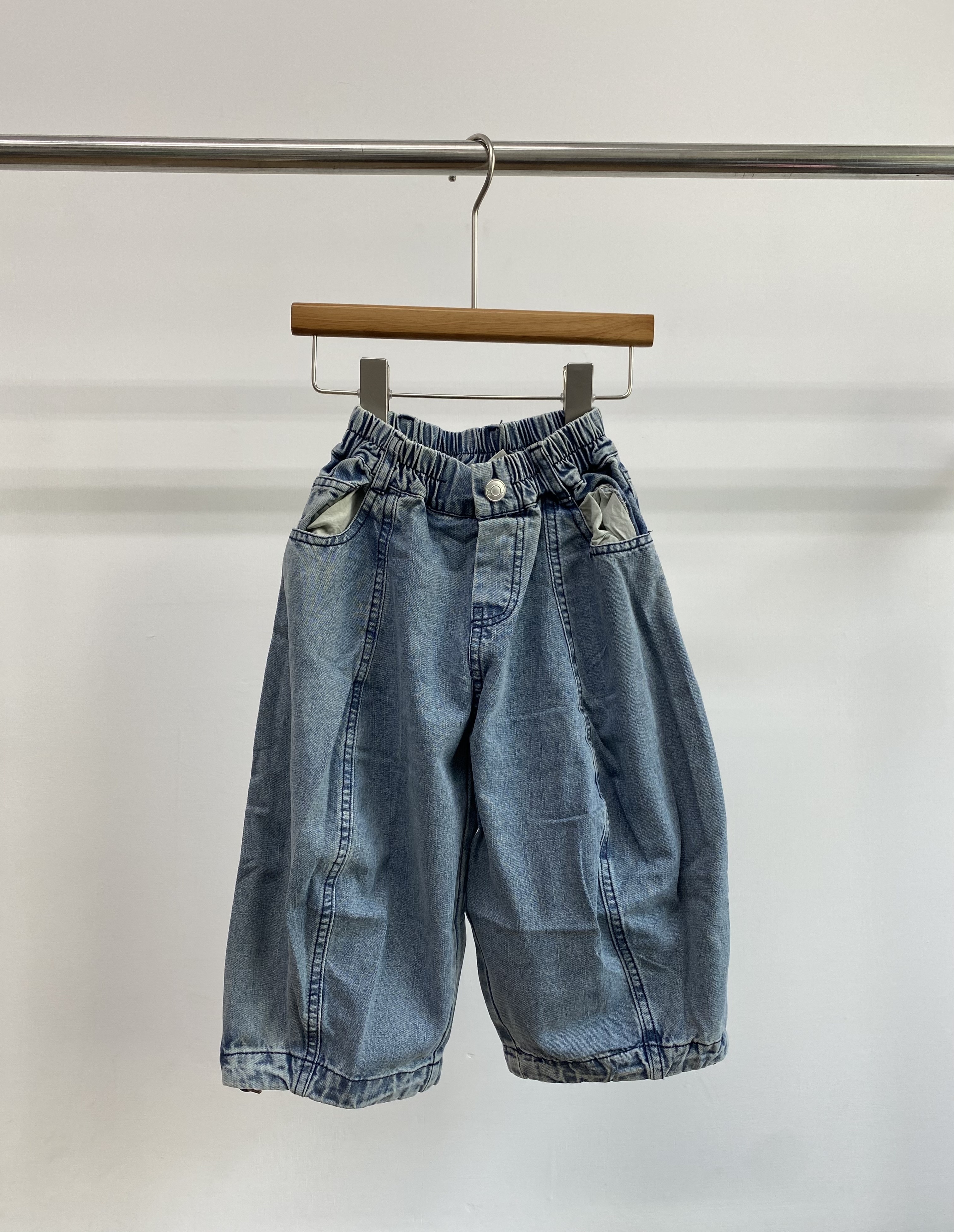 A04639打褶牛仔褲