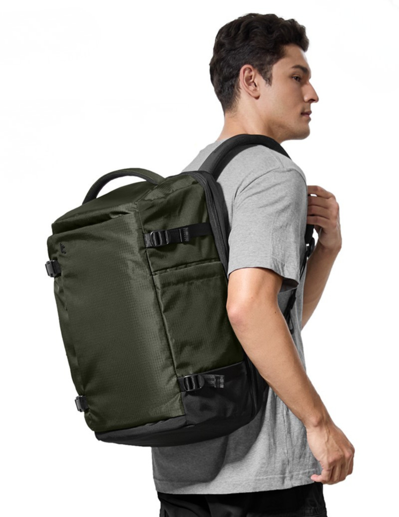 【預購】Tomtoc 城市旅人後背包 輕量版 M號 黑 (共三色)