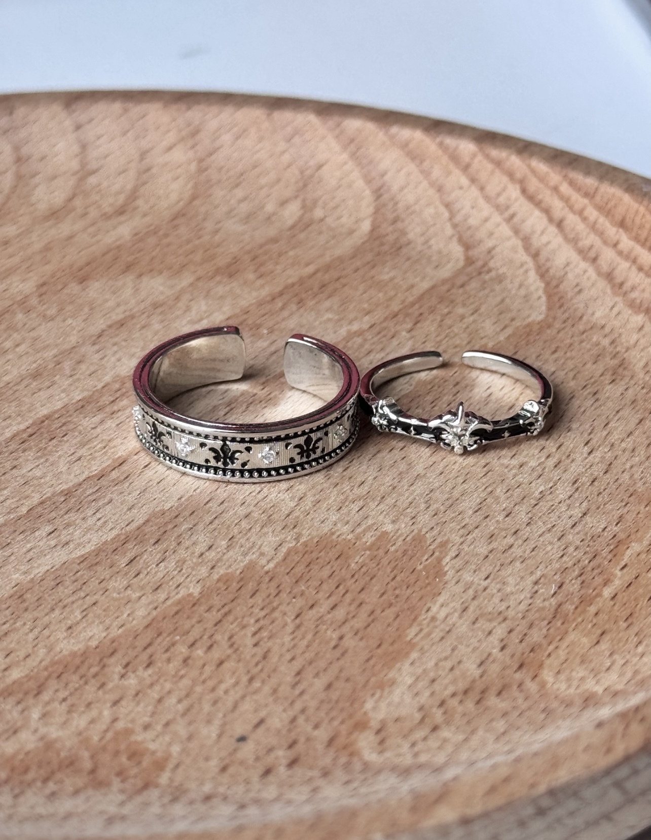 代購-DVNRR 鳶尾花 潮流亞比暗黑系 輕奢精緻 立方氧化鋯合金 戒指 男女同款情侶款