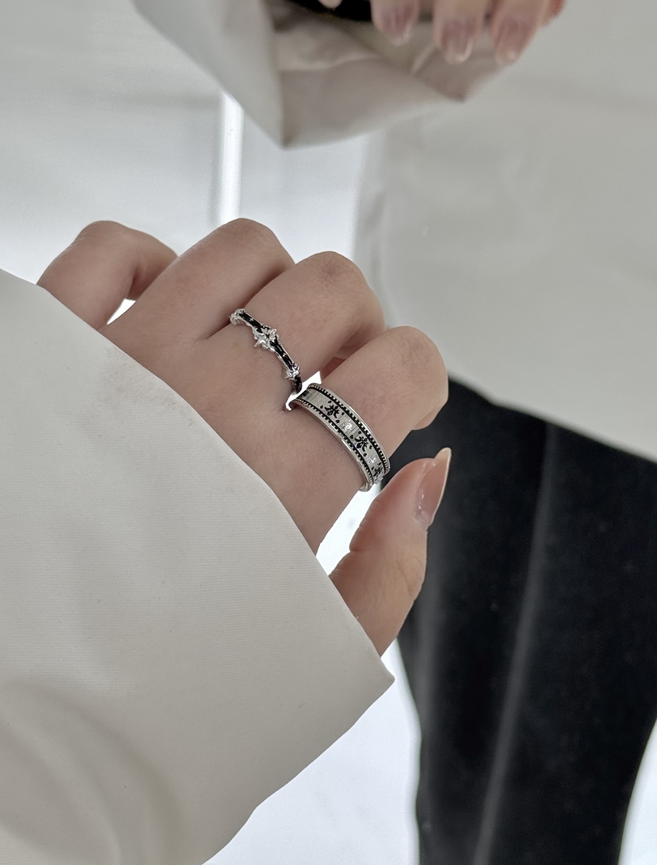 代購-DVNRR 鳶尾花 潮流亞比暗黑系 輕奢精緻 立方氧化鋯合金 戒指 男女同款情侶款