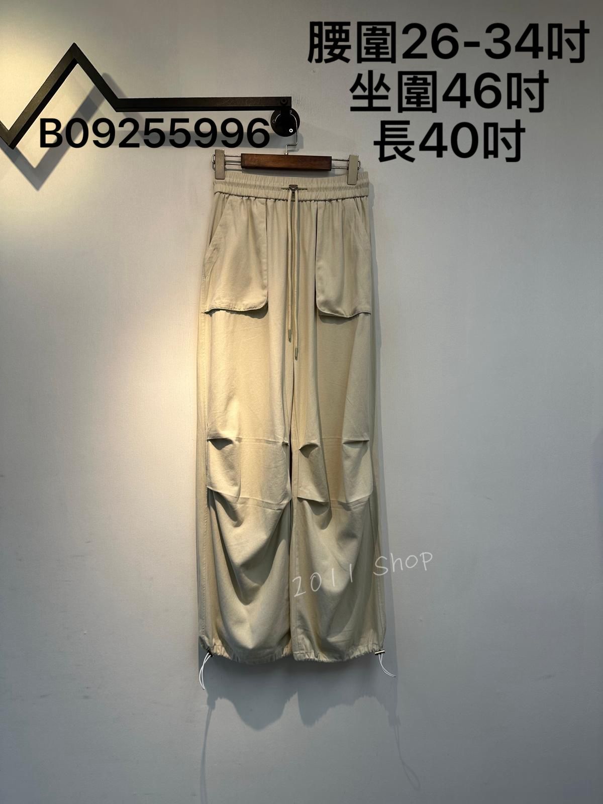 扯布料外口袋皺褶設計工裝褲  腰圍26-34吋 坐圍46吋 長40吋  B09255996