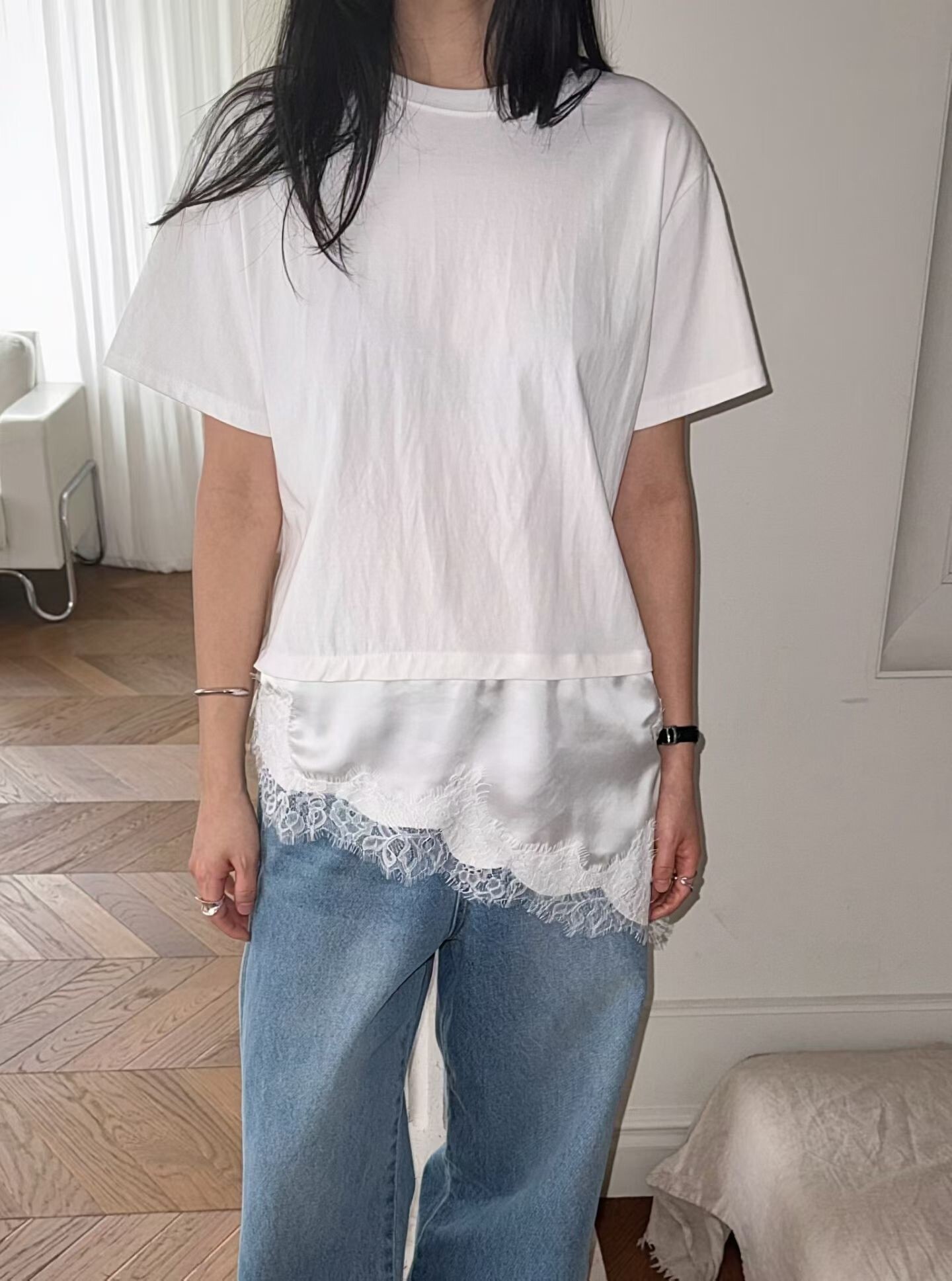 下擺拼接斜蕾絲寬T