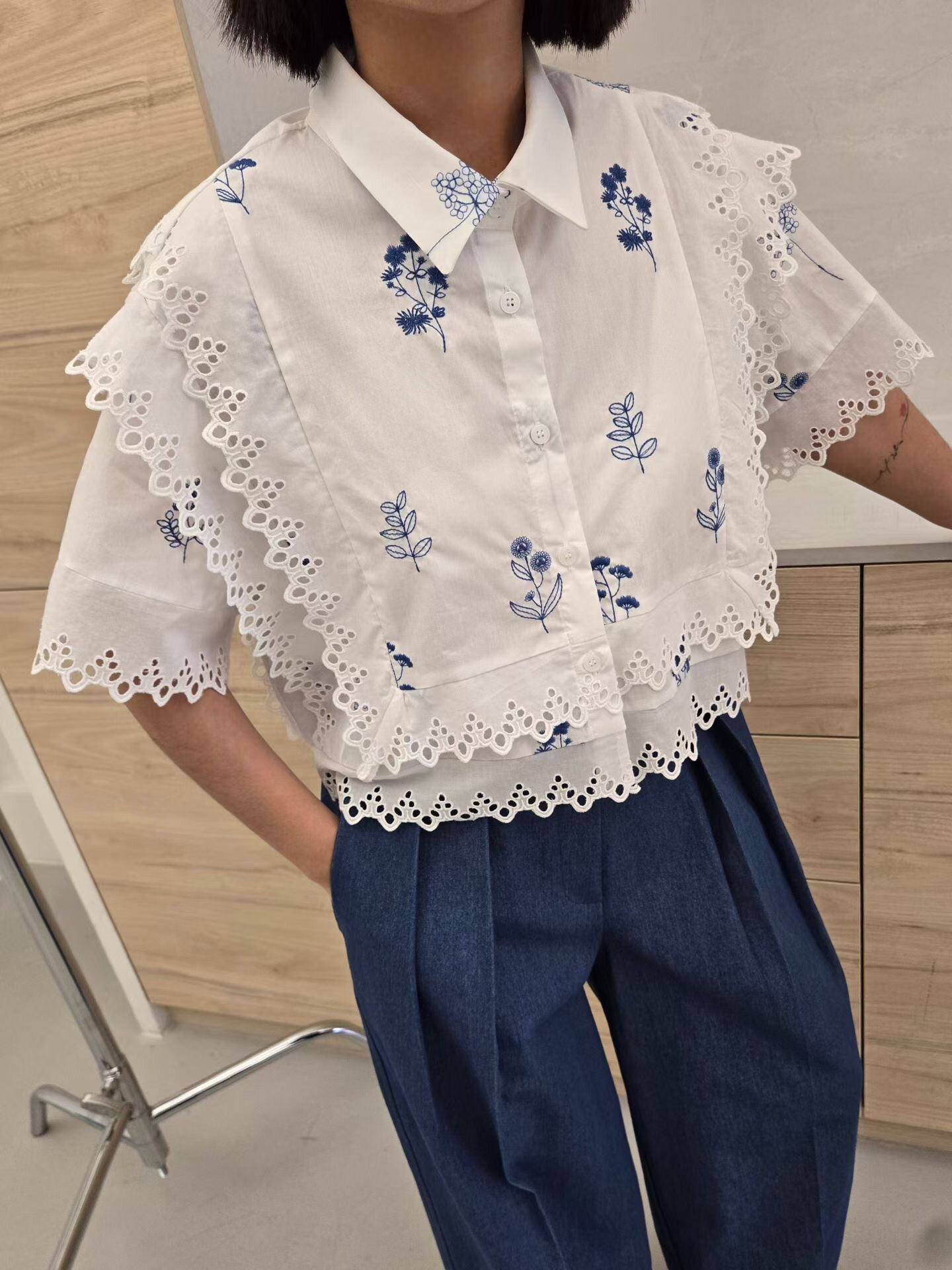 短版刺繡蕾絲短襯