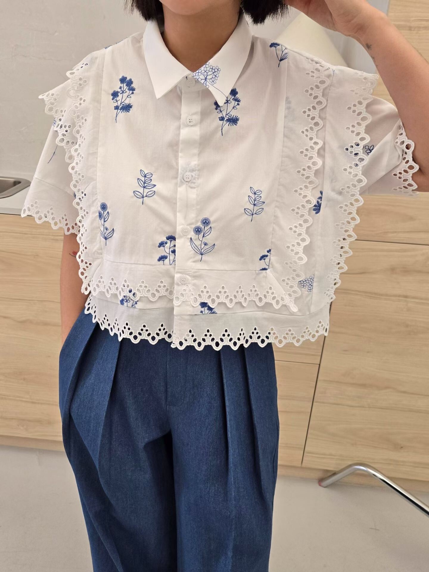 短版刺繡蕾絲短襯