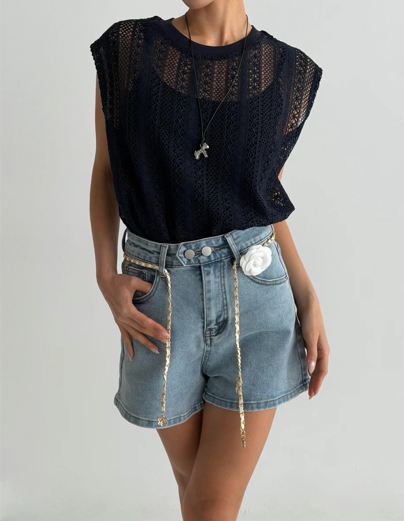 二扣高腰A字牛仔短褲