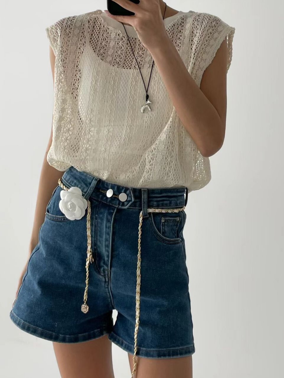 二扣高腰A字牛仔短褲