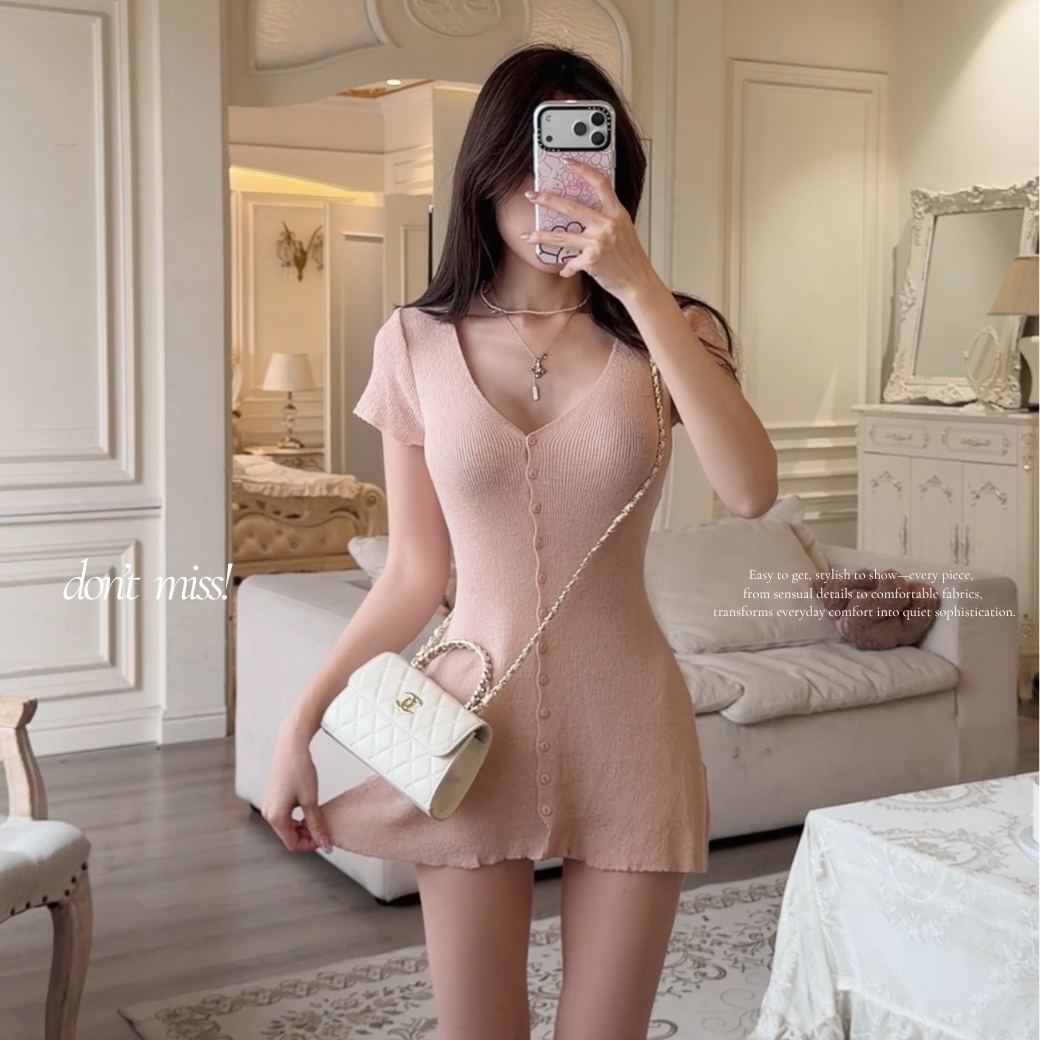 【初戀水蜜桃】DOMISS柔光排釦短袖針織洋裝-2色 性感洋裝 (預購)