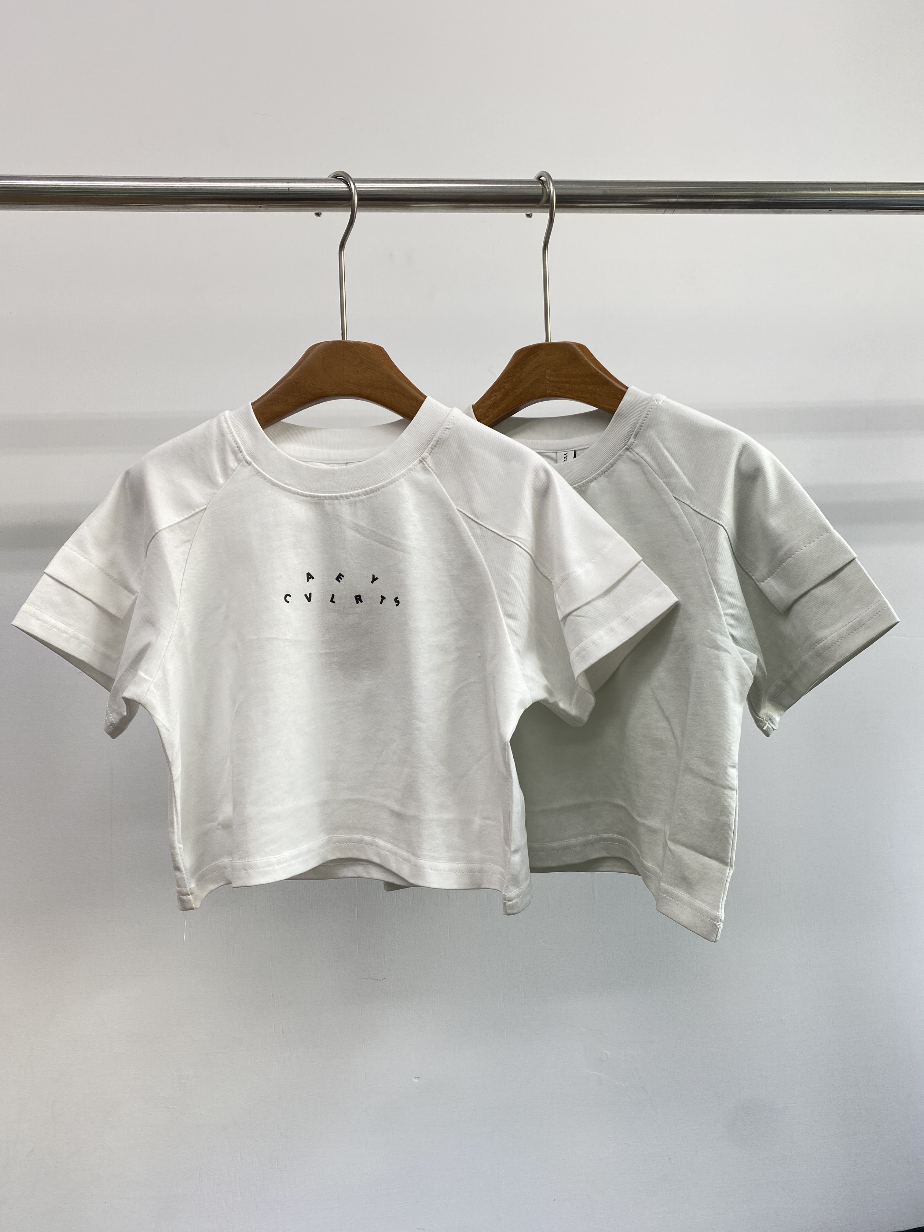 A04672英文小字上衣