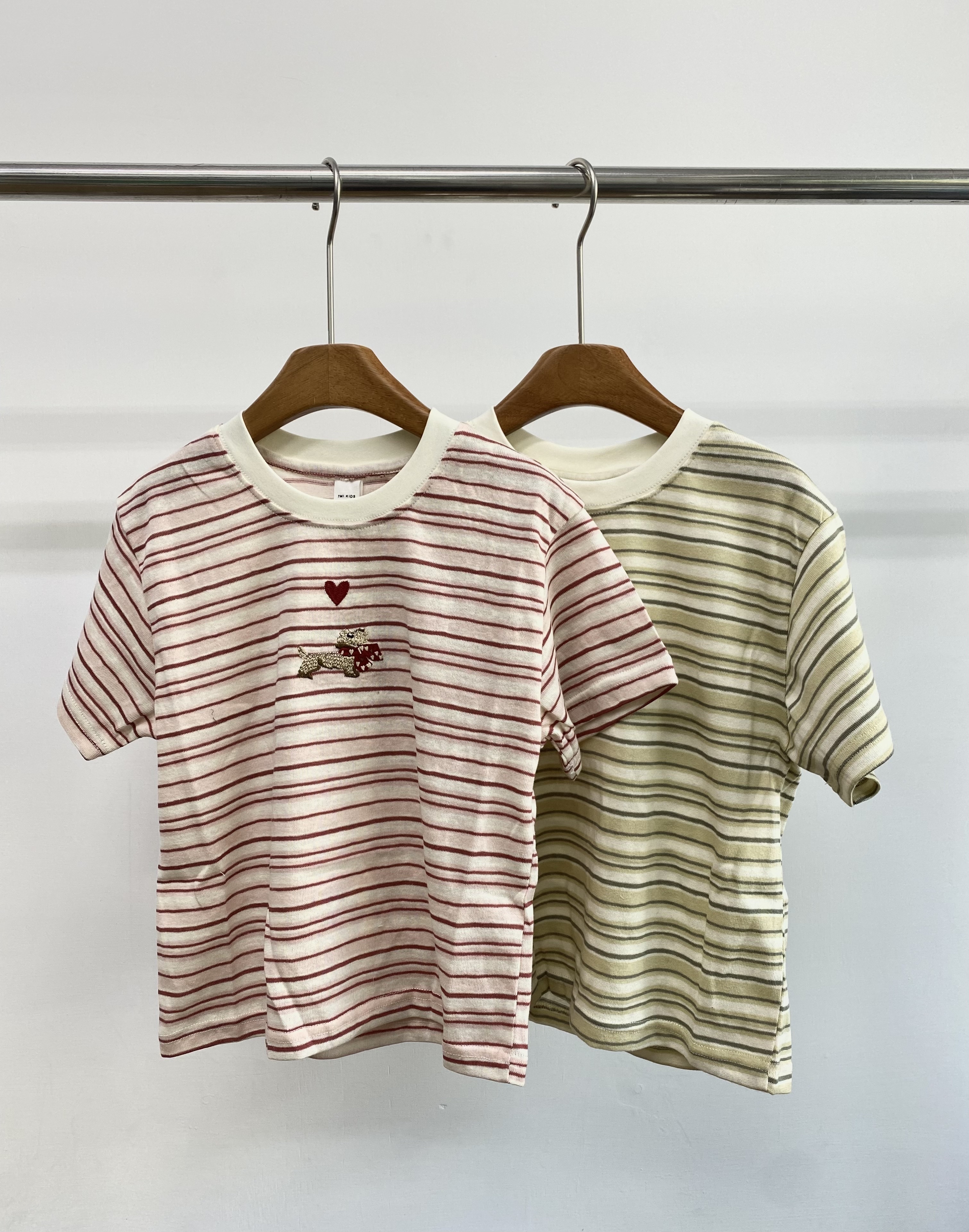 A04671刺繡小狗條紋上衣