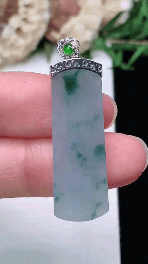 32047 翡翠冰種飄花無事牌吊墜