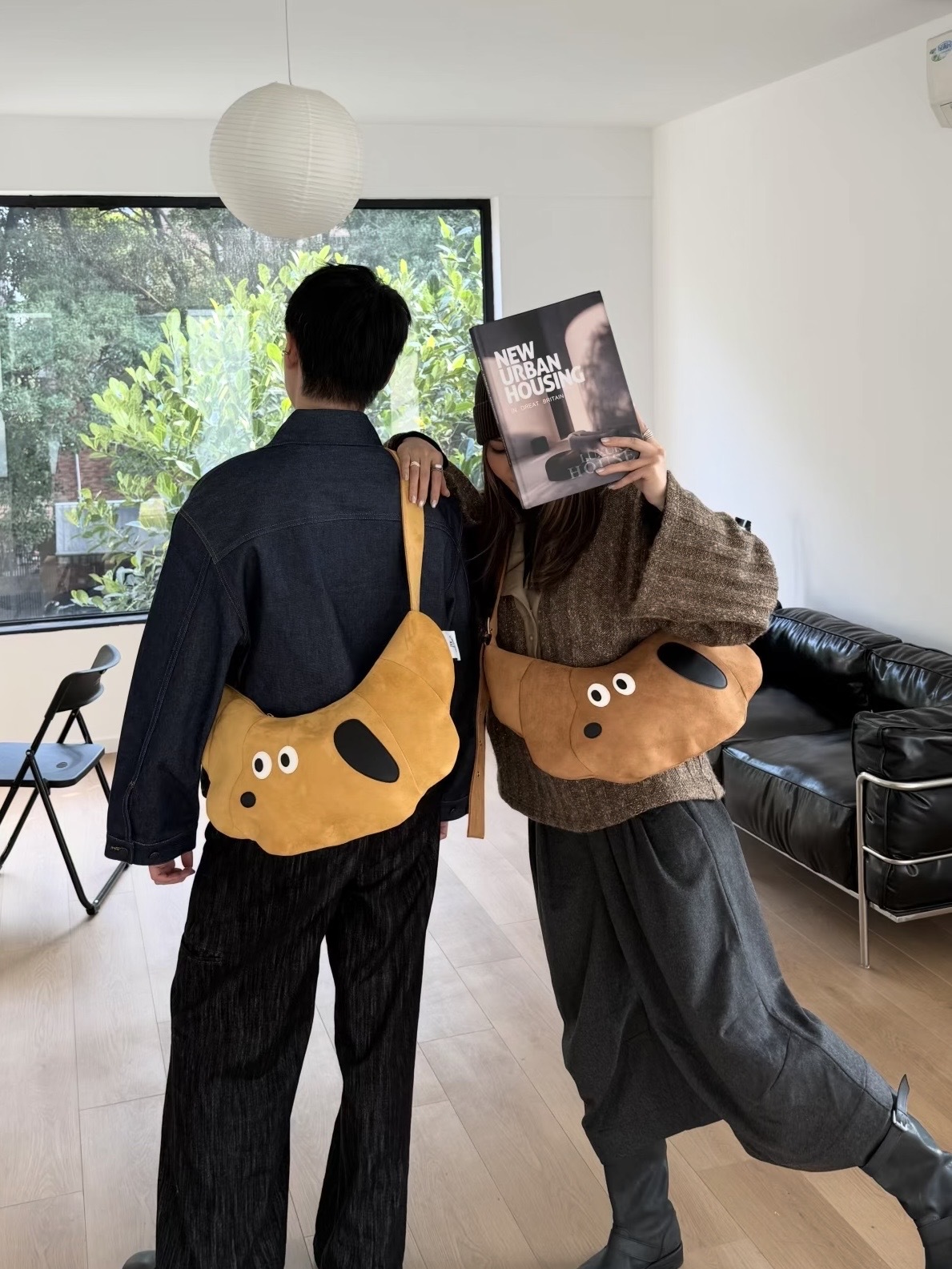 Cilinpark 絨面 刺繡 設計師款 臘腸狗 牛角包 2色