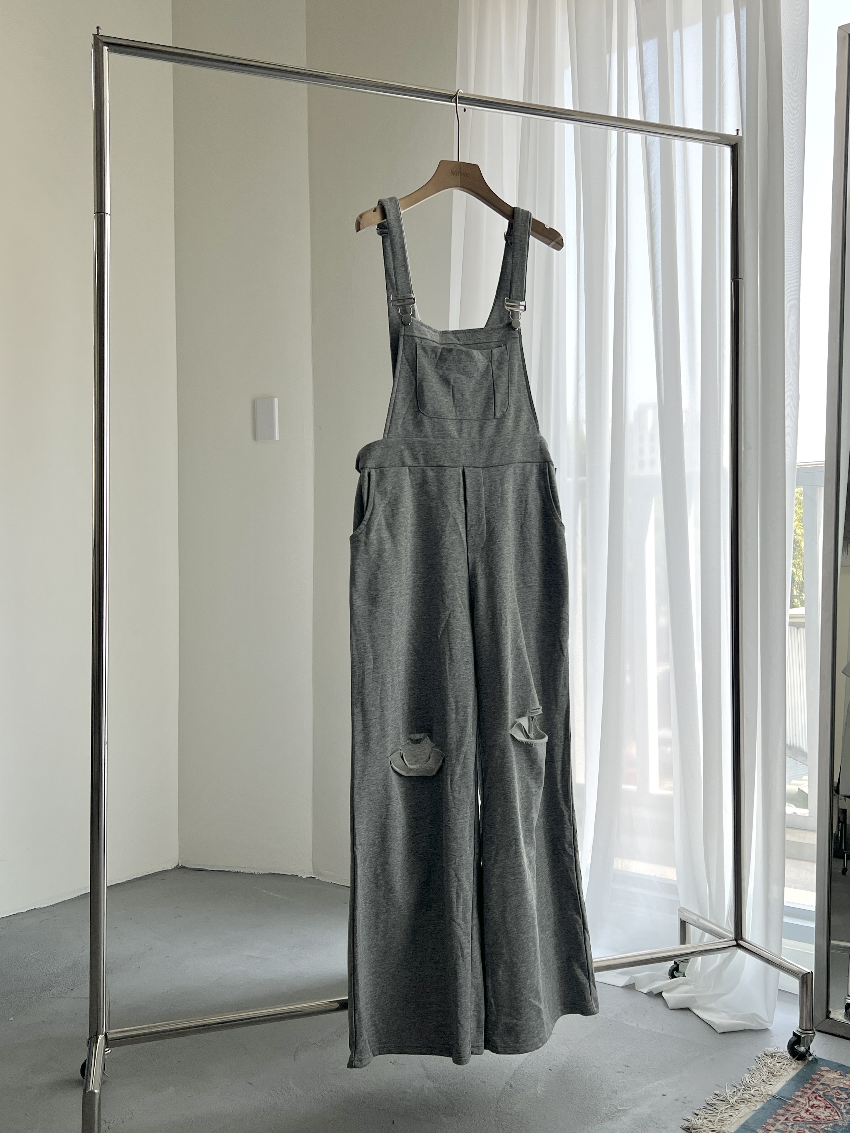 休閒感棉質刷破吊帶褲