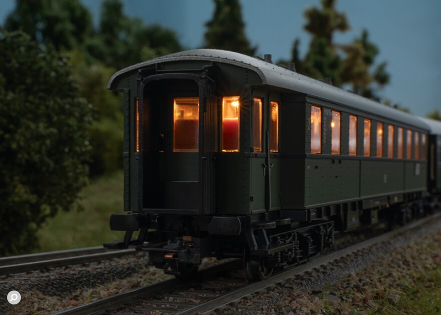 Trix 23508 HO scale Passenger Train with a Freight Car