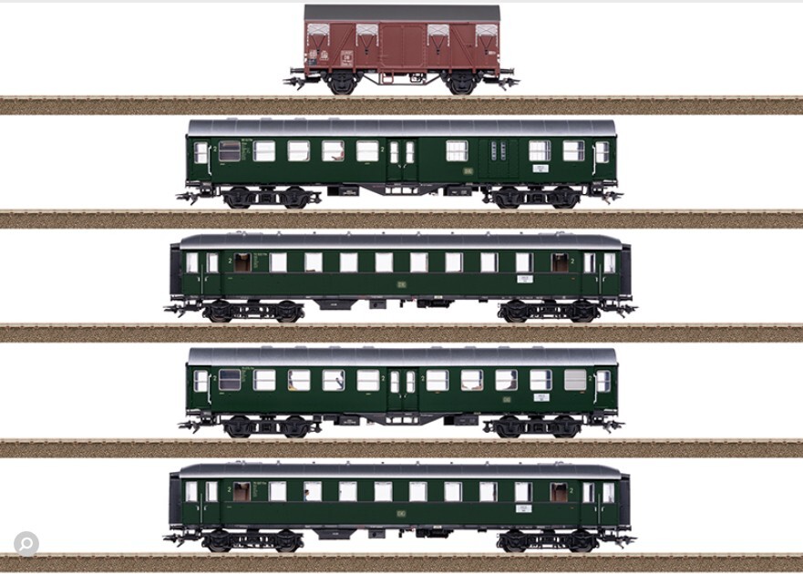 Trix 23508 HO scale Passenger Train with a Freight Car