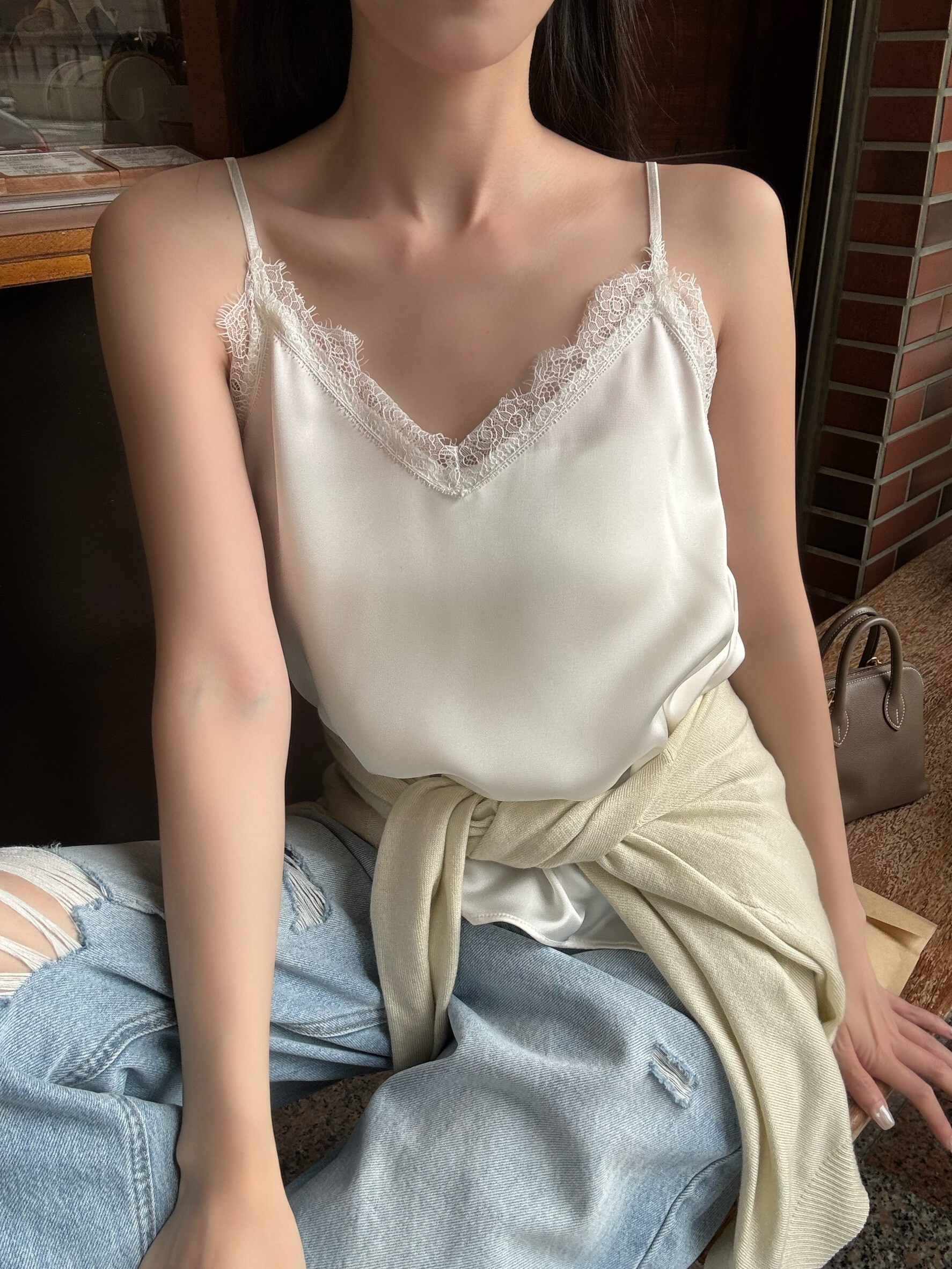 🇰🇷#AM54 蕾絲滾邊緞面背心（黑/白）