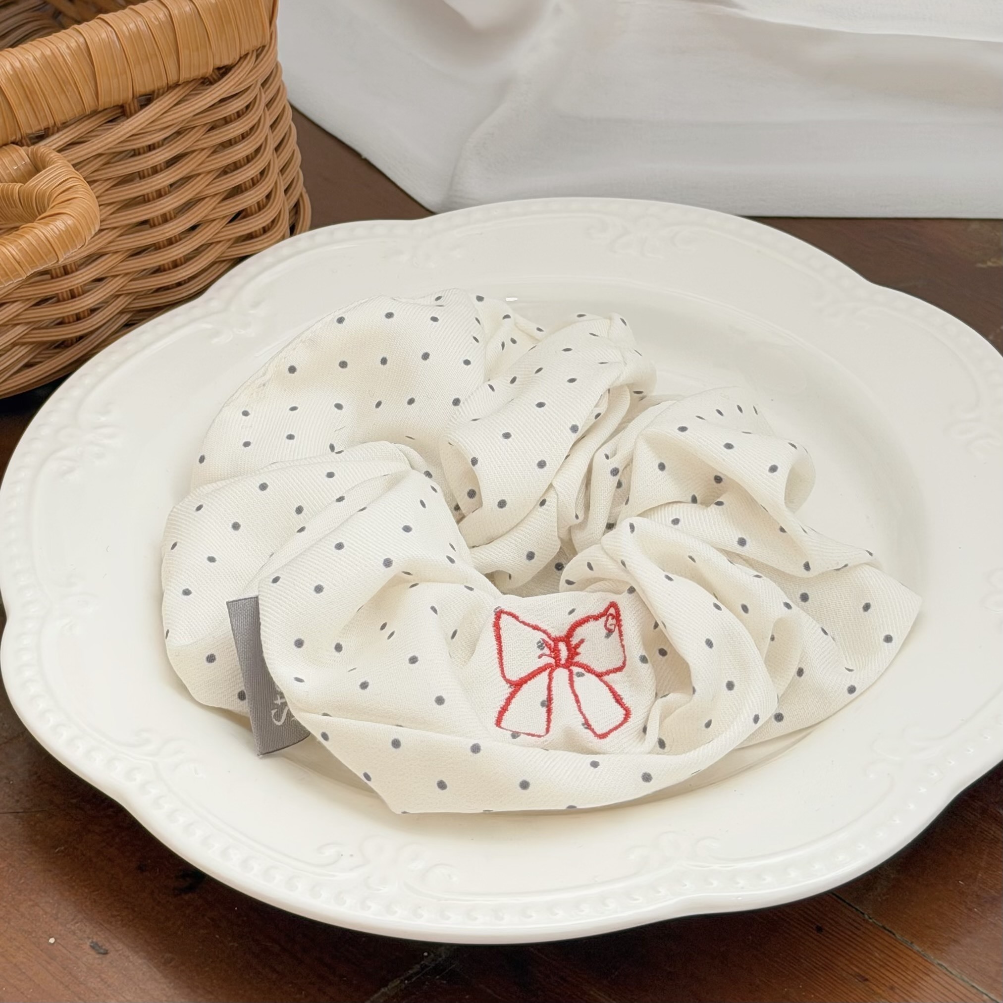 T201【質感💯】圓點刺繡蝴蝶結大腸髮圈