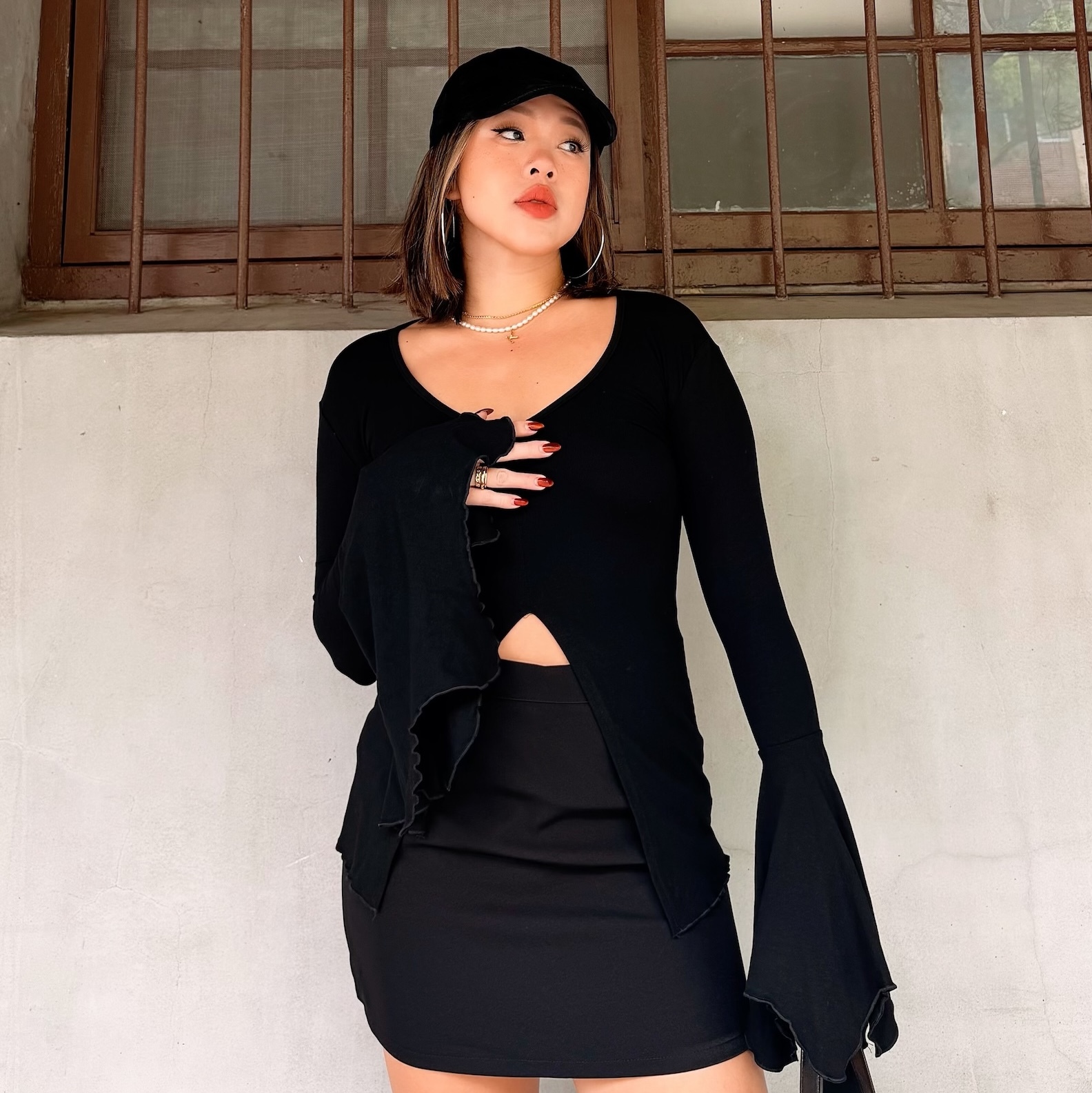 大喇叭袖V領開衩上衣