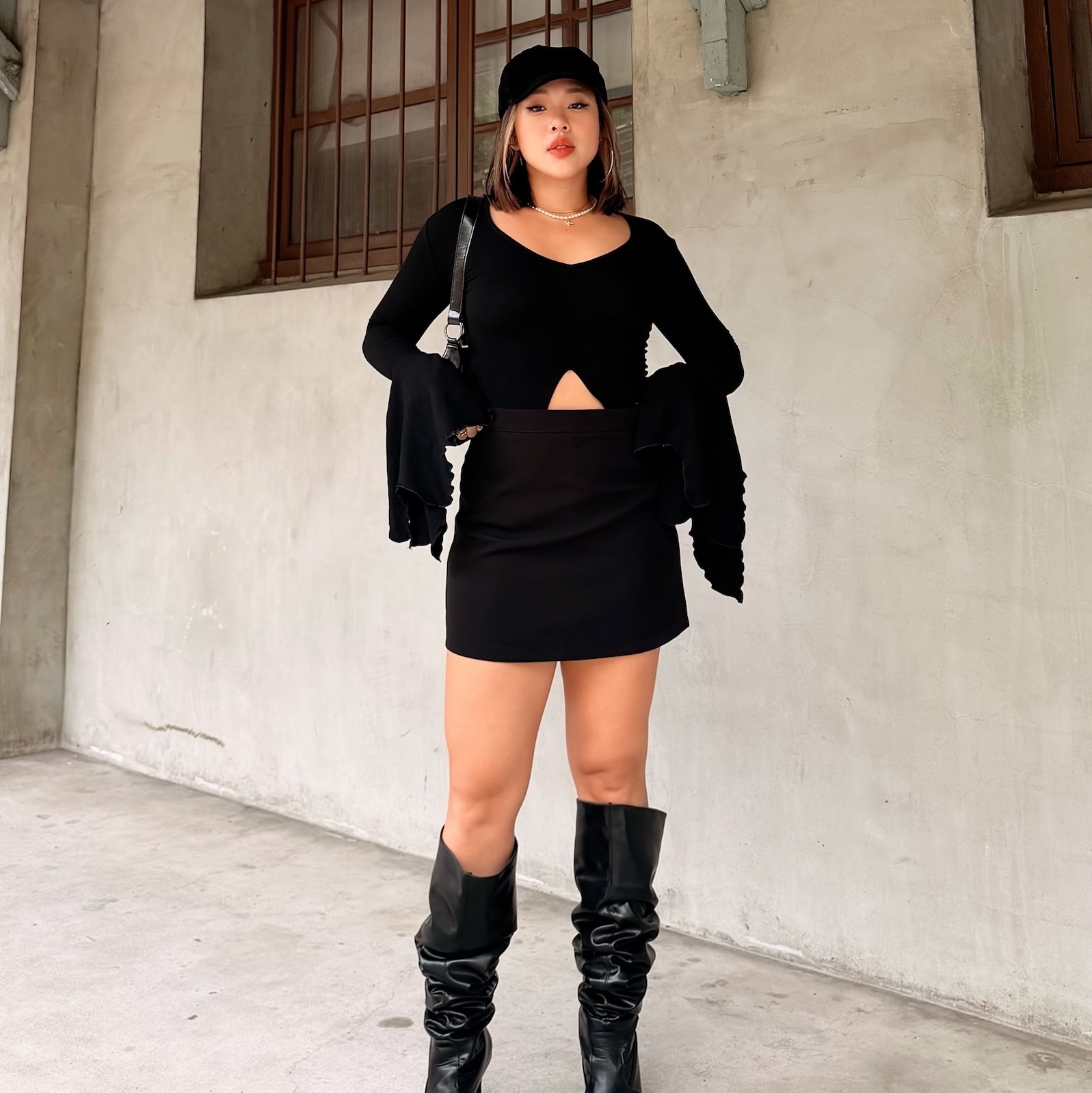 大喇叭袖V領開衩上衣