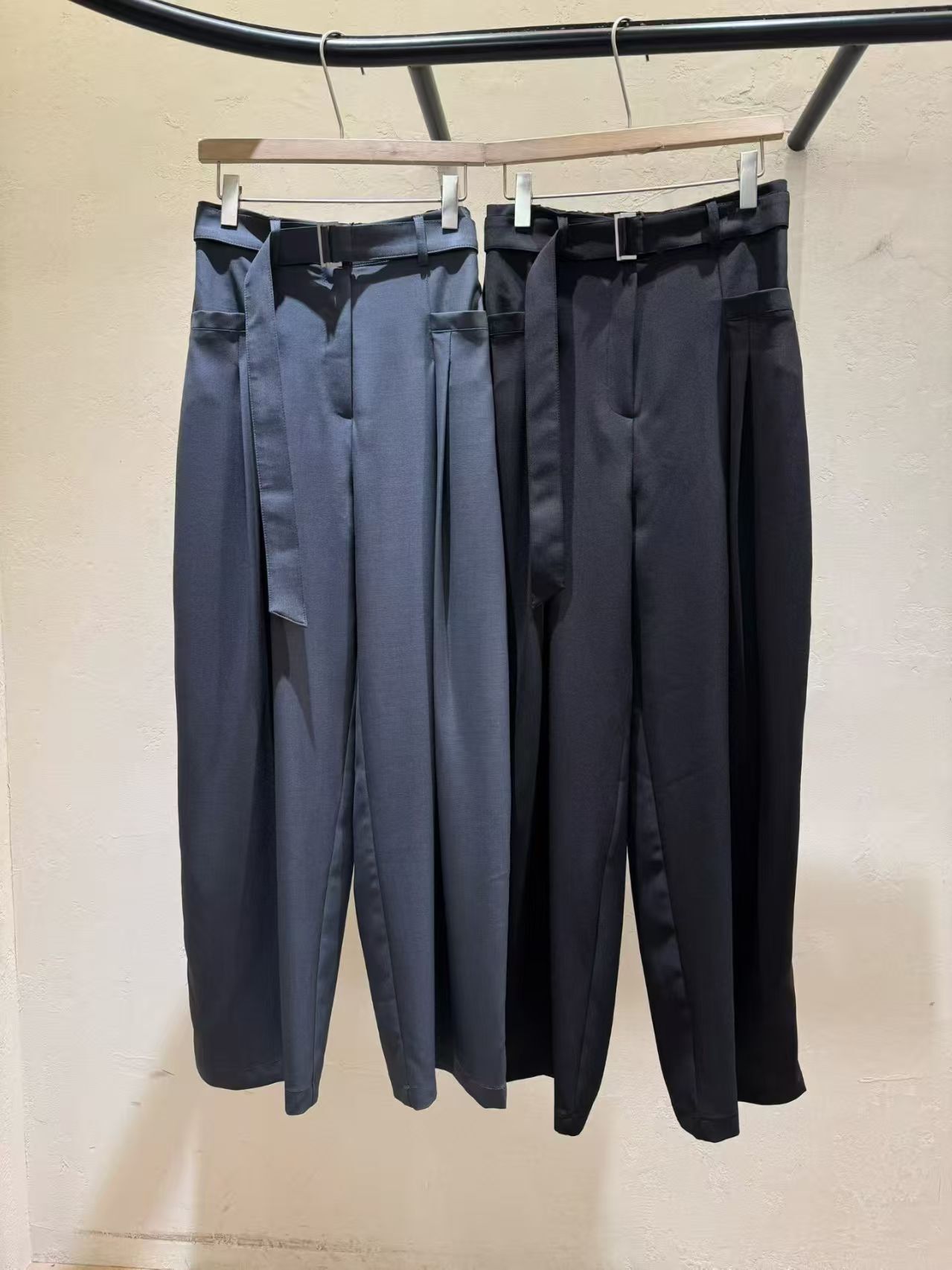 WJ6016 方扣腰帶壓褶西裝褲