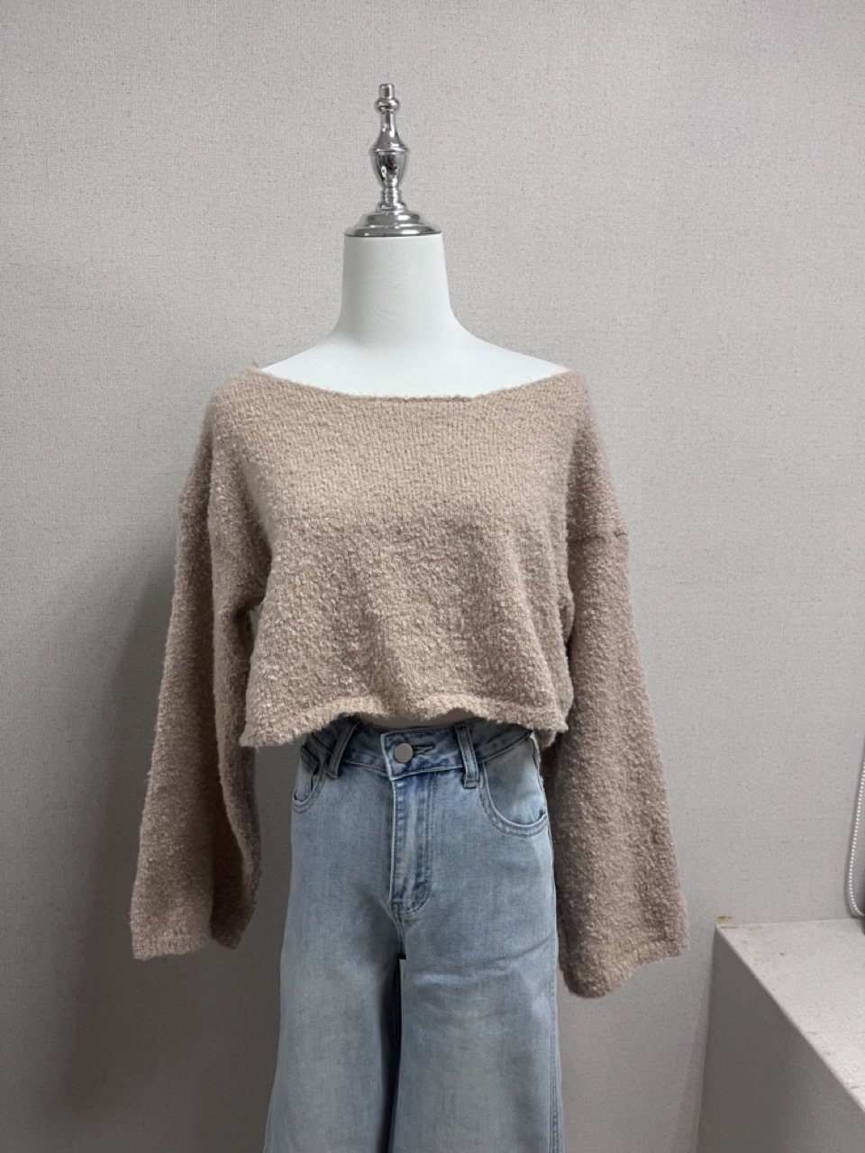 編號06(卡色毛衣)