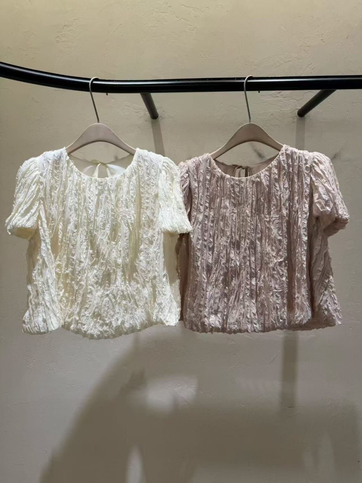 WJ6023 皺皺泡泡袖圓領上衣