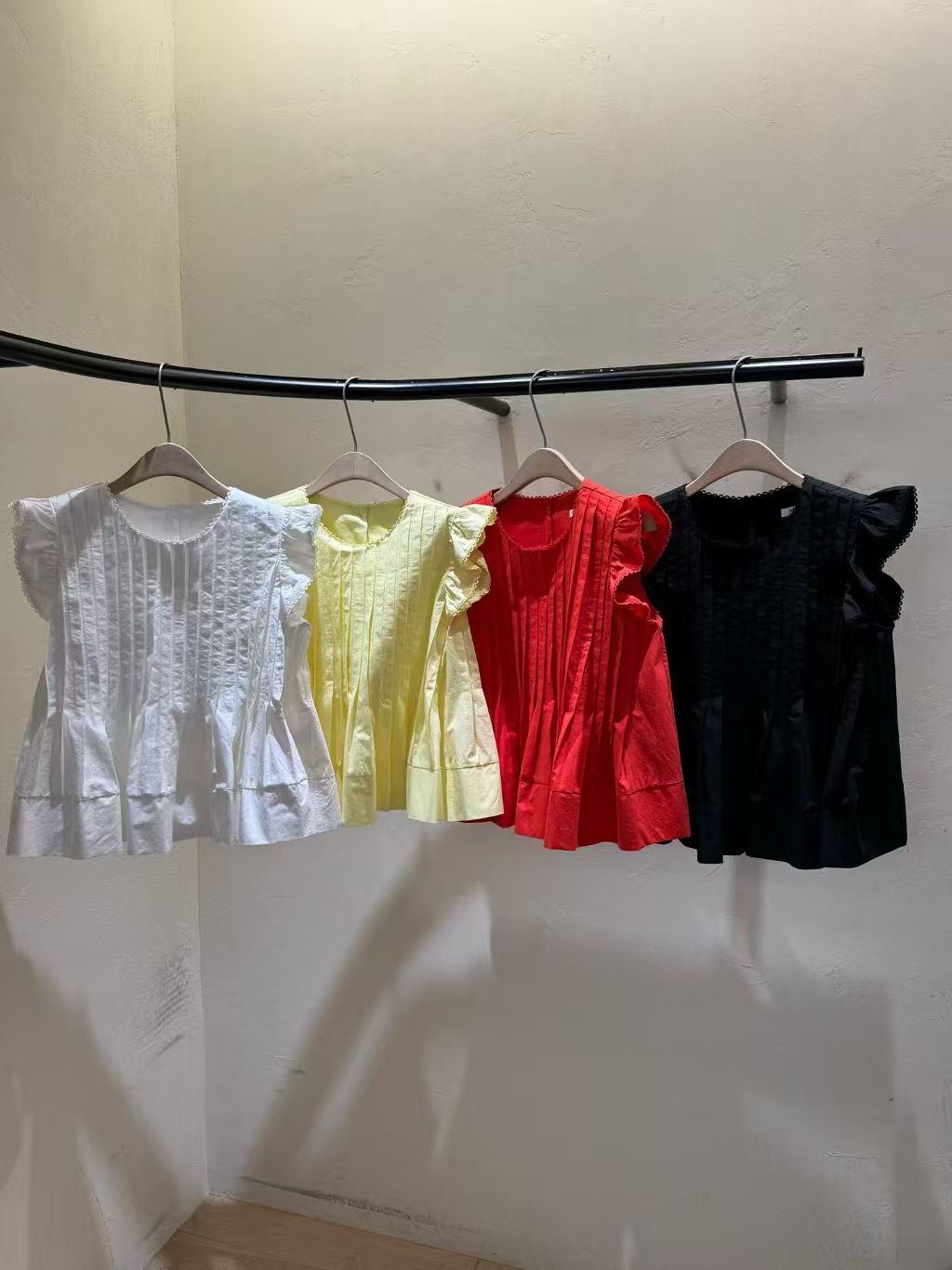 WJ6026 公主壓褶荷葉飛飛袖上衣