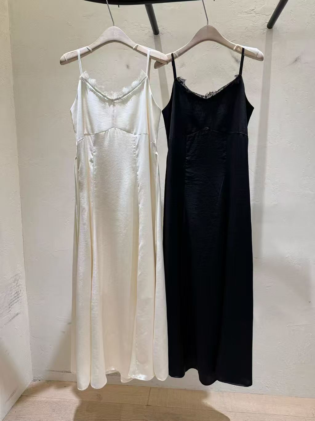 WJ6028 小性感蕾絲珠光吊帶連身裙