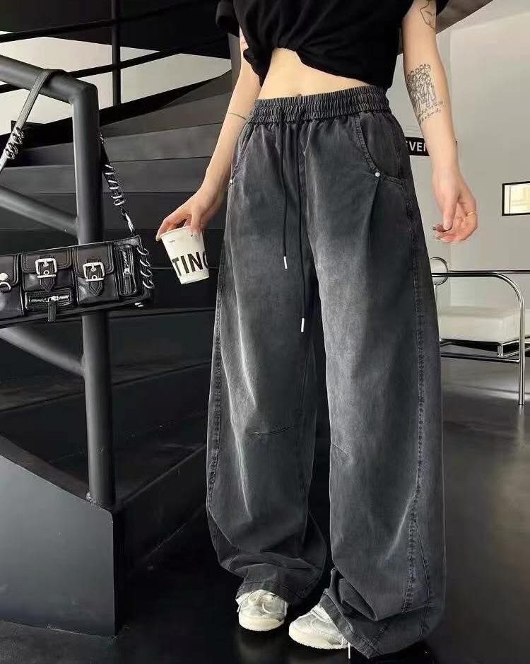 【時髦百搭的復古水洗寬管彎刀褲】（預購）