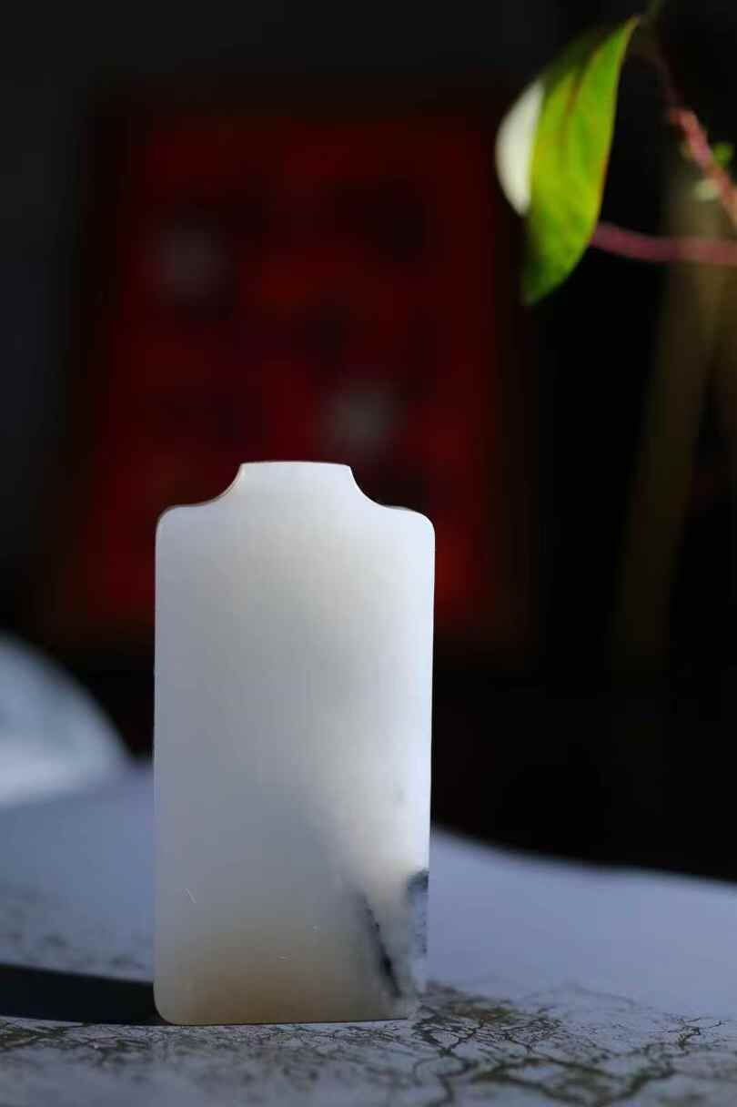 320741 和田玉青花意境平安牌