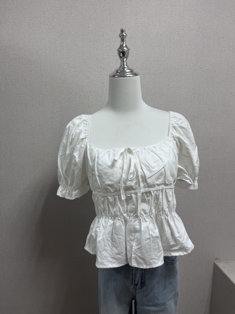 編號20(氣質澎袖綁帶上衣)