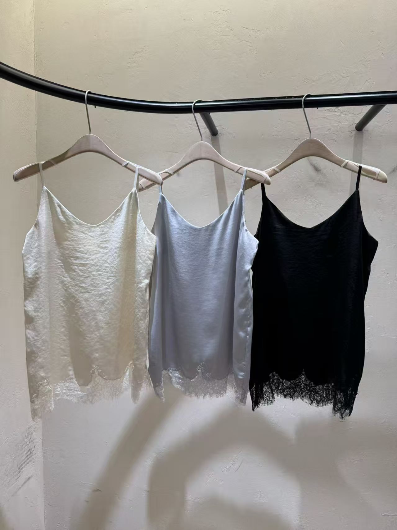 WJ6038 蕾絲下擺V領吊帶背心