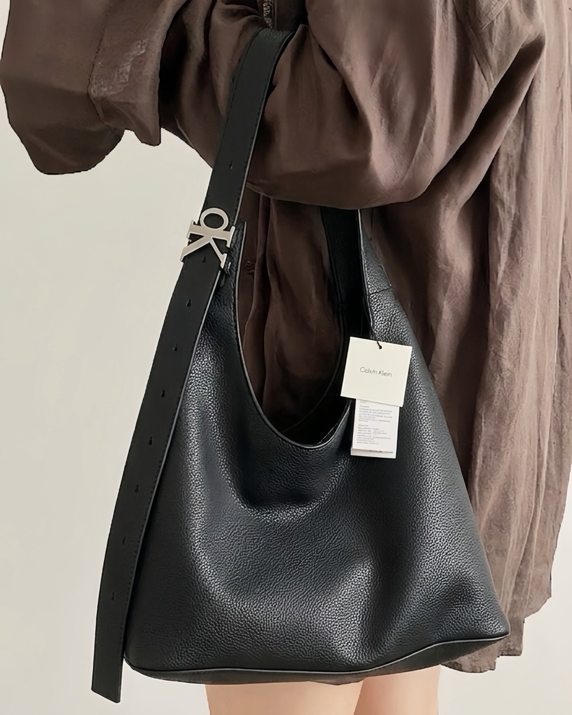 Calvin Klein CK Archive Hardware Buckle 可調式 皮革 單肩包 黑