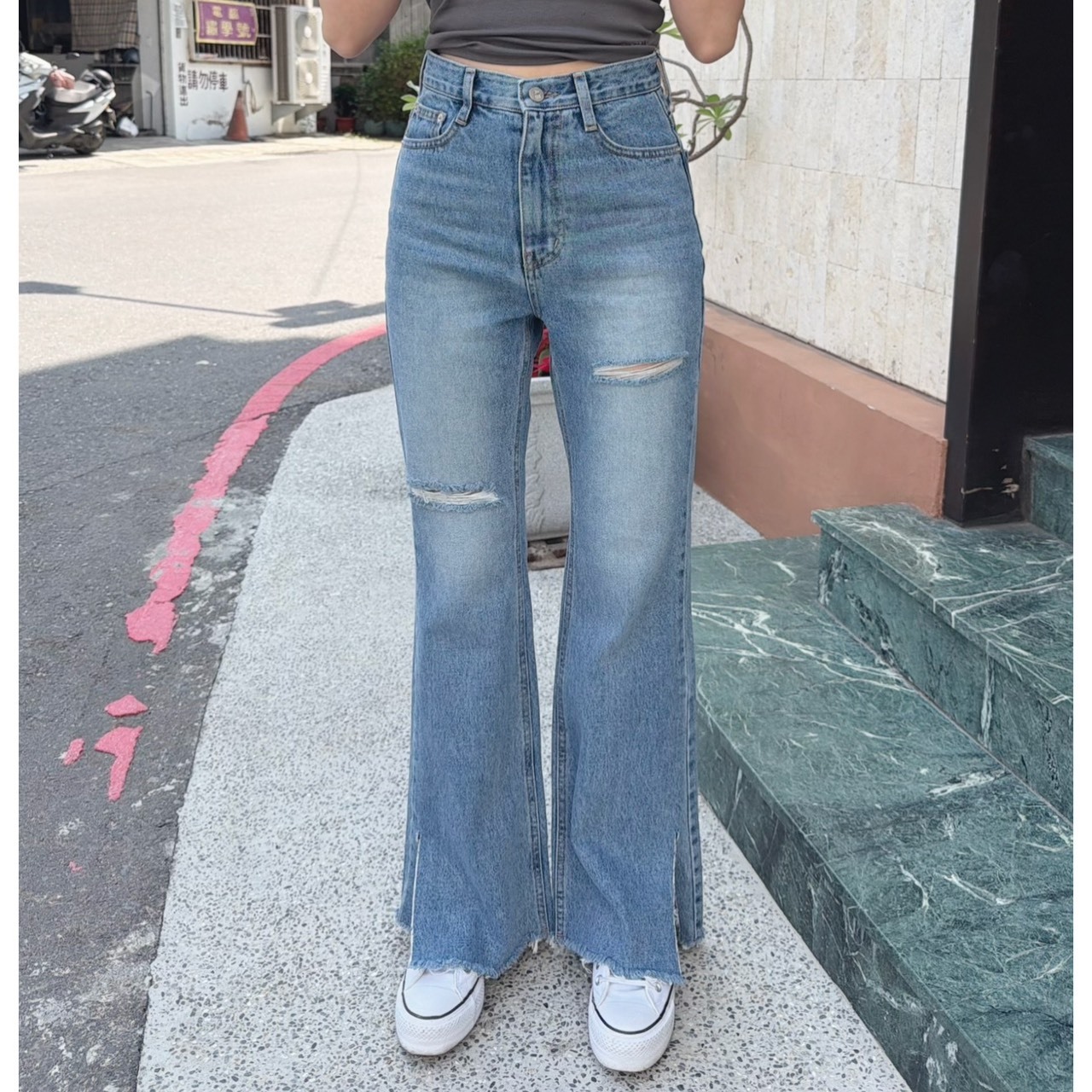 ［預購］🔥03.25春夏新品］私訊爆炸💥最厲害褲子家］🇰🇷正韓高腰超顯瘦割破褲口開叉直筒微喇叭牛仔褲（SML）