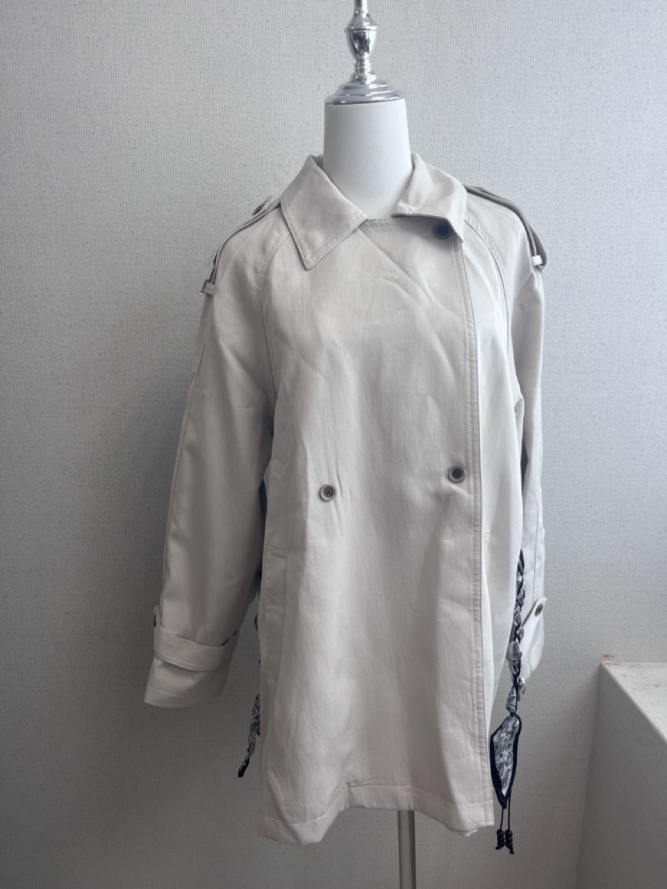 編號26(絲巾腰帶短風衣)