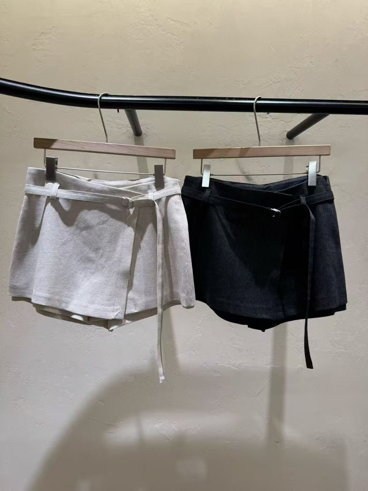 WJ6043 仿開頁腰帶短裙褲