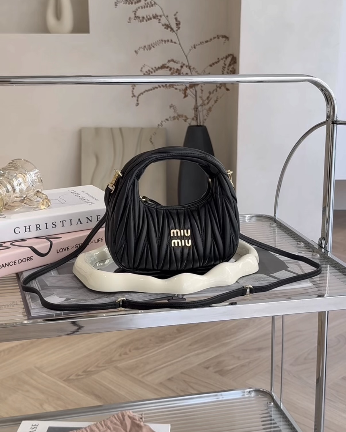 MIUMIU｜MATELASSE 納帕迷你腋下包 黑色