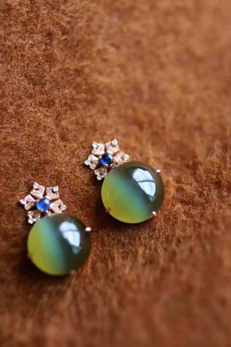 320747 和田玉金綠貓眼耳釘