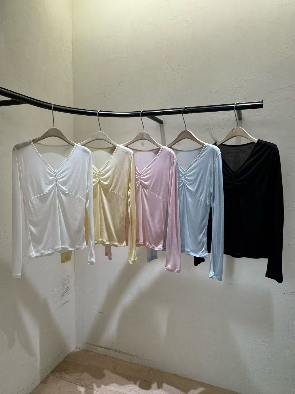 WJ6049 蝴蝶抓皺V領薄上衣