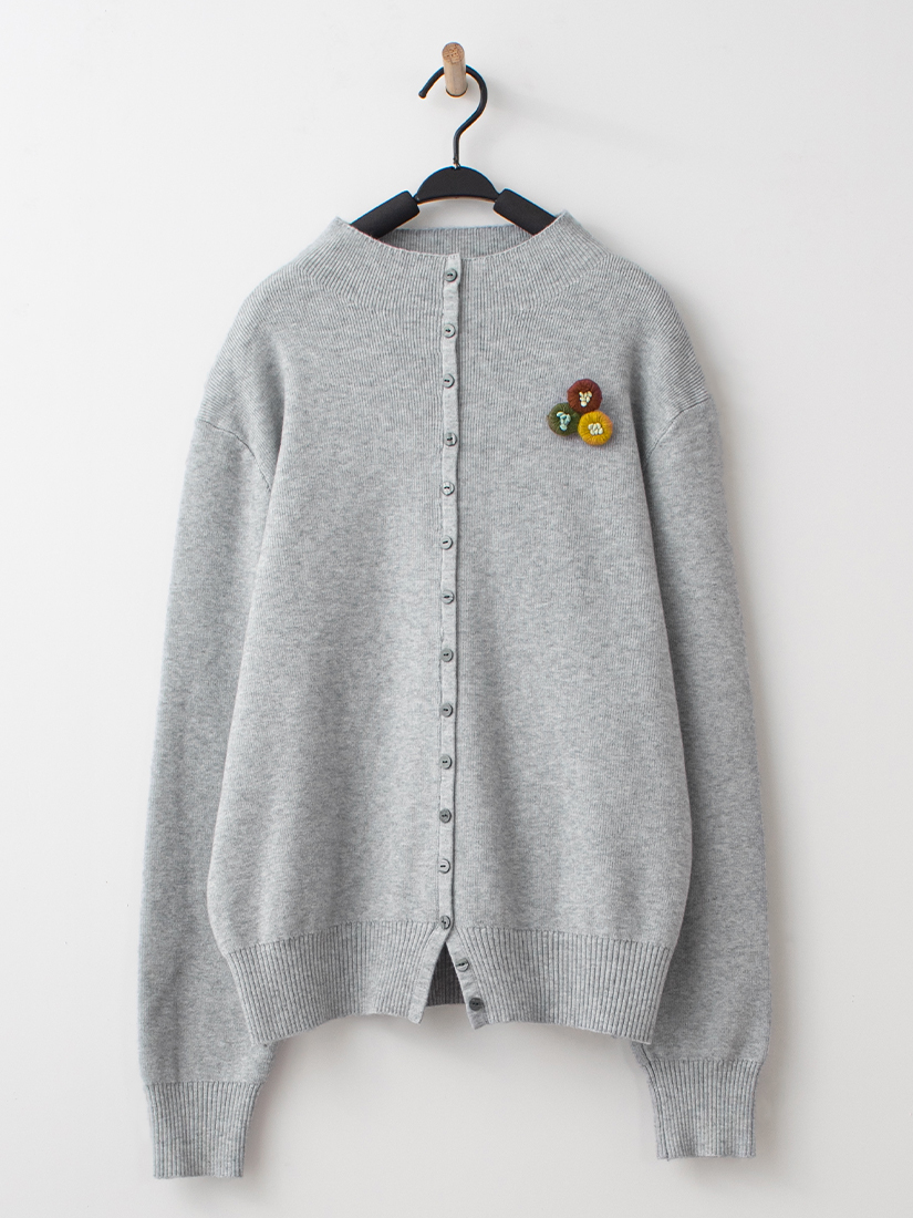 日系小花別針排釦半高領棉柔針織上衣