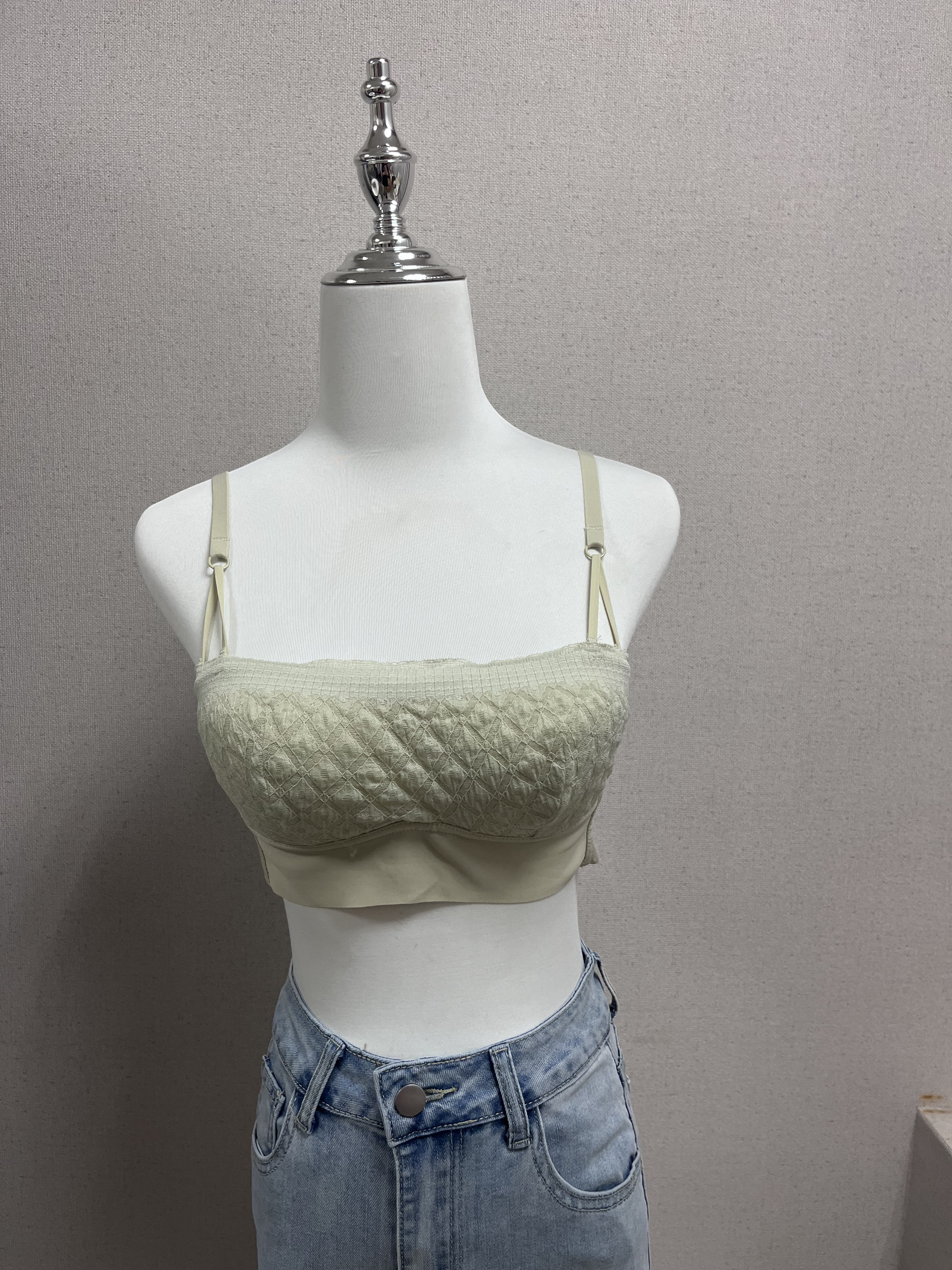 編號31(蕾絲內衣)