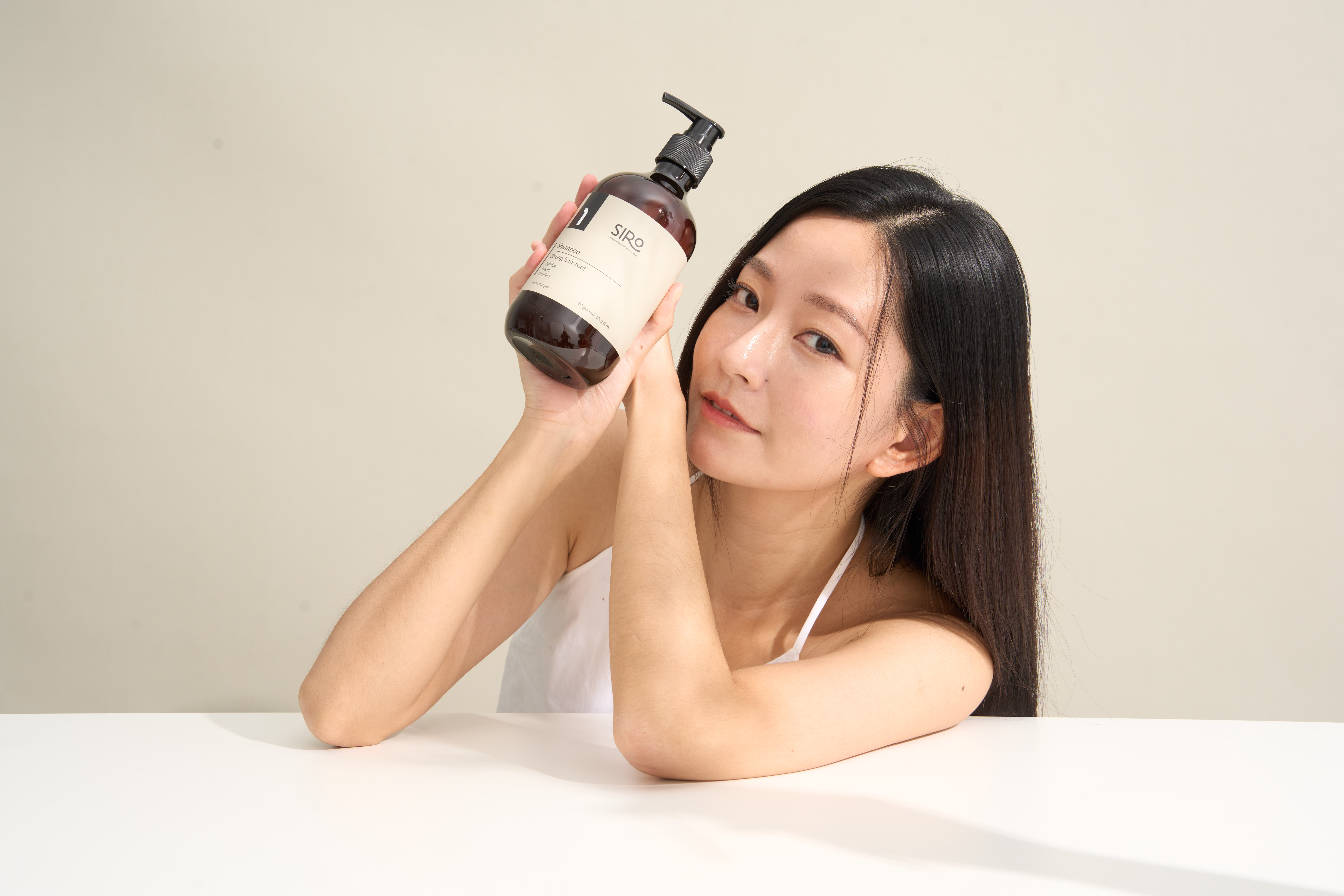 推薦使用 1 號強健髮根洗髮露改善女人掉髮原因