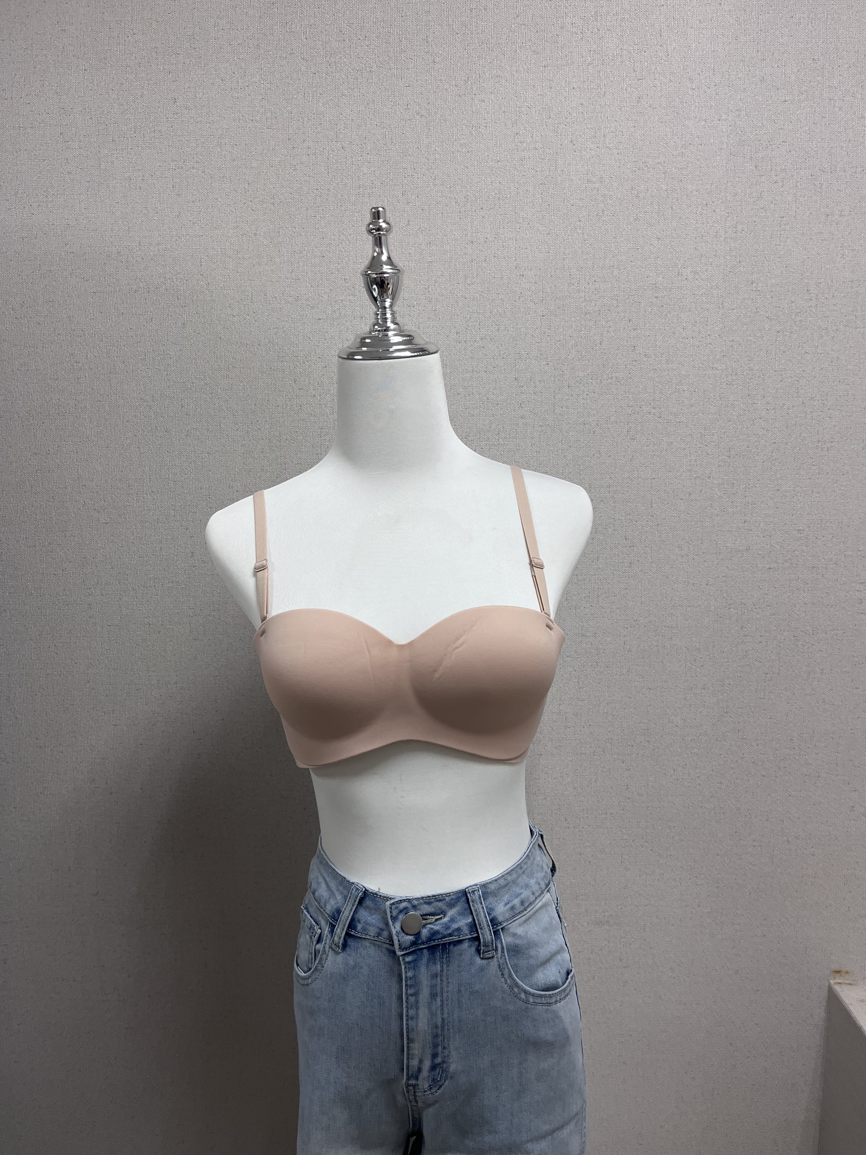 編號32(膚色內衣)