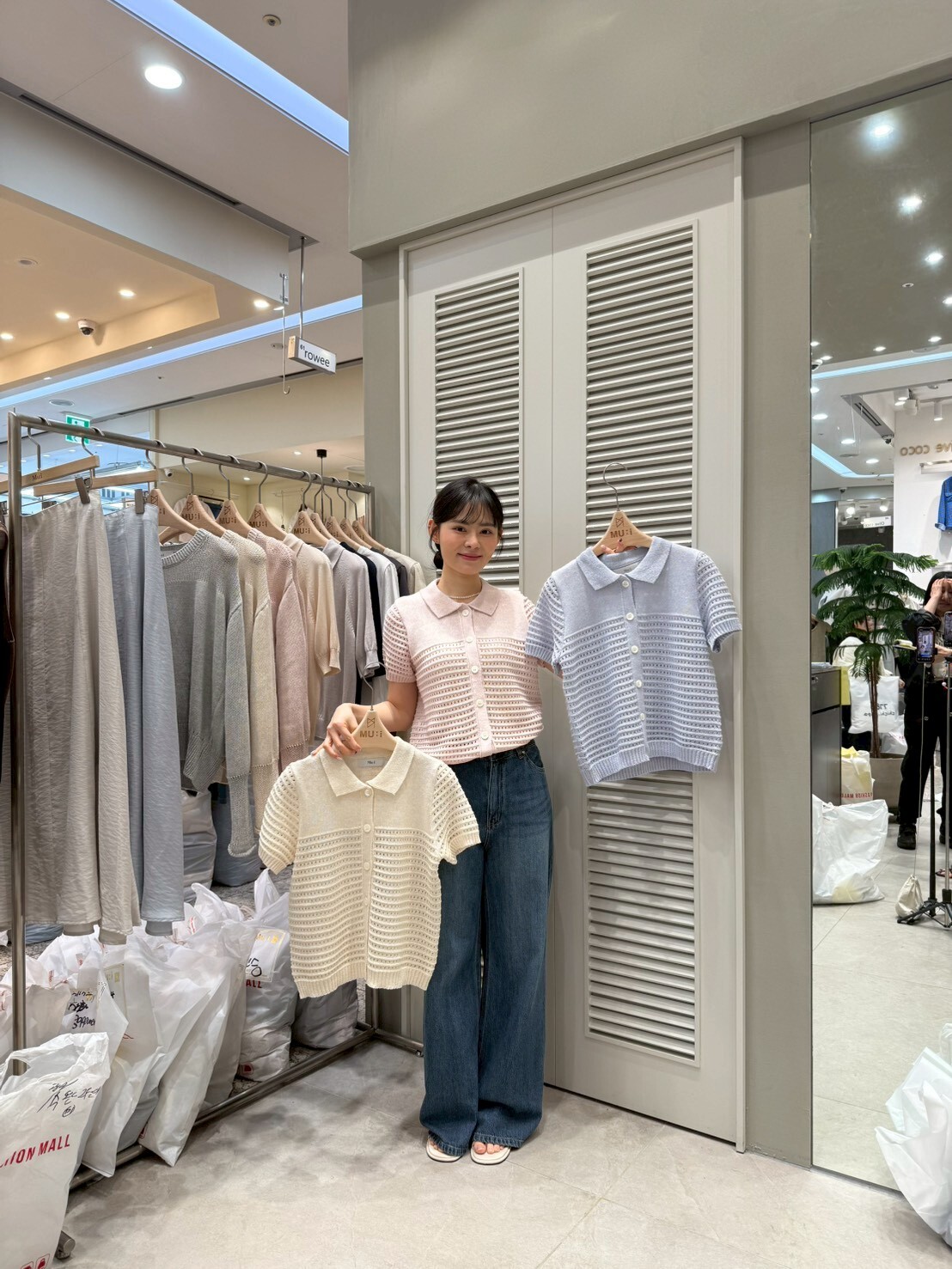 MU6002 洞洞織紋翻領排扣上衣